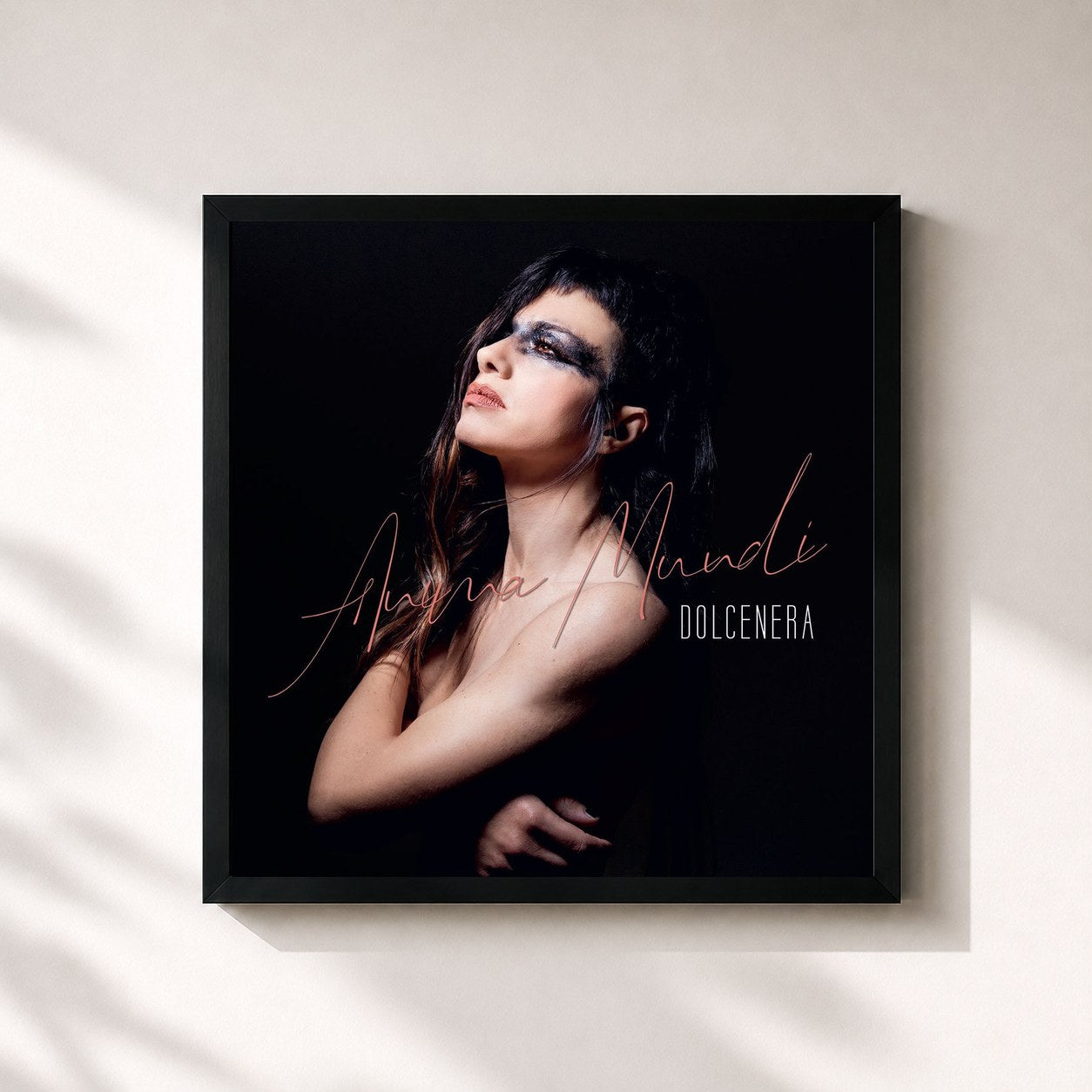 #noir Tableau carré de l'album Anima Mundi de Dolcenera, cadre noir 32x32 cm