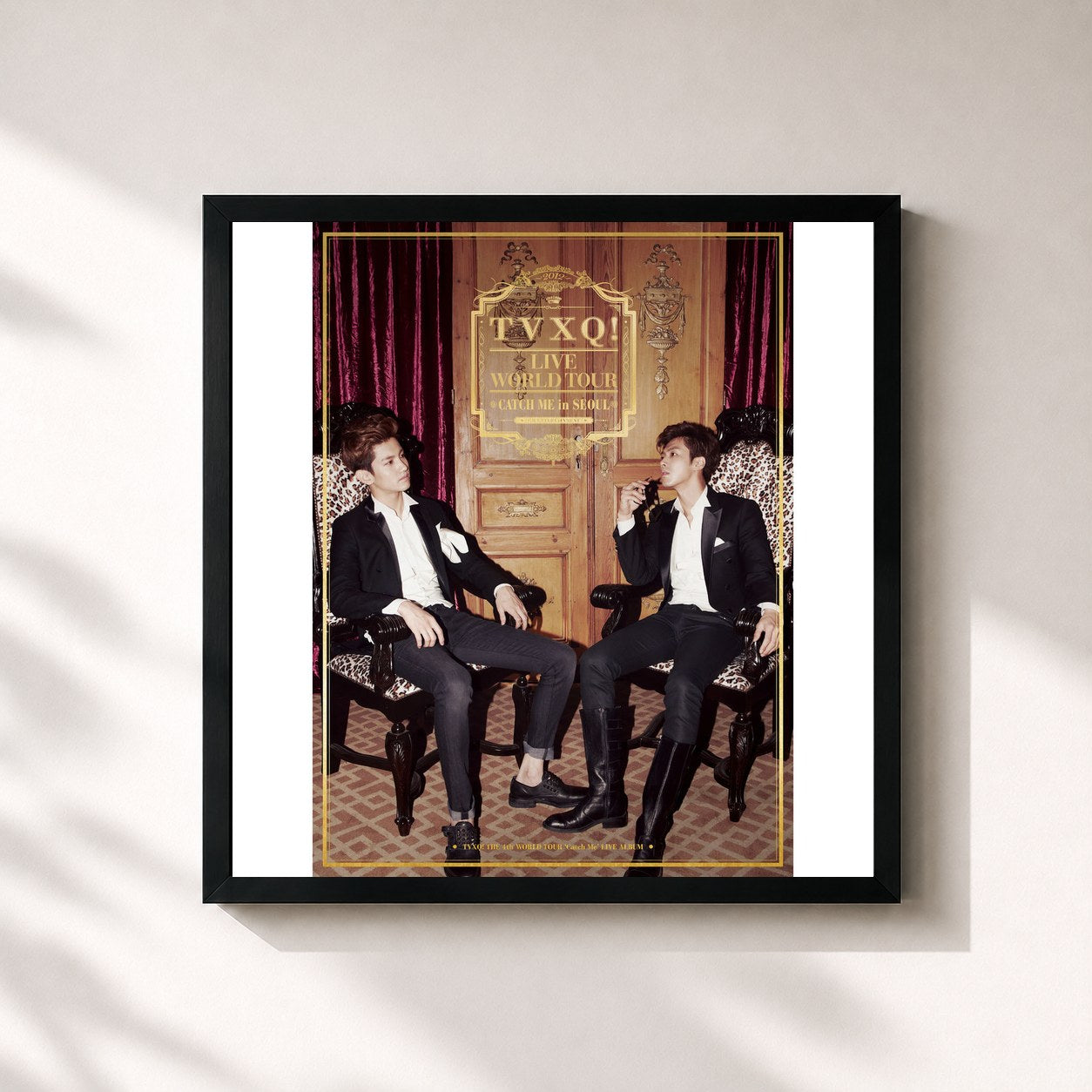 #noir Tableau carré de l'album TVXQ! The 4th World Tour "Catch Me" de TVXQ!, cadre noir 32x32 cm