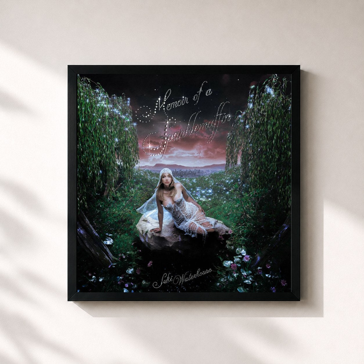 #noir Tableau carré de l'album Memoir of a Sparklemuffin de Suki Waterhouse, cadre noir 32x32 cm