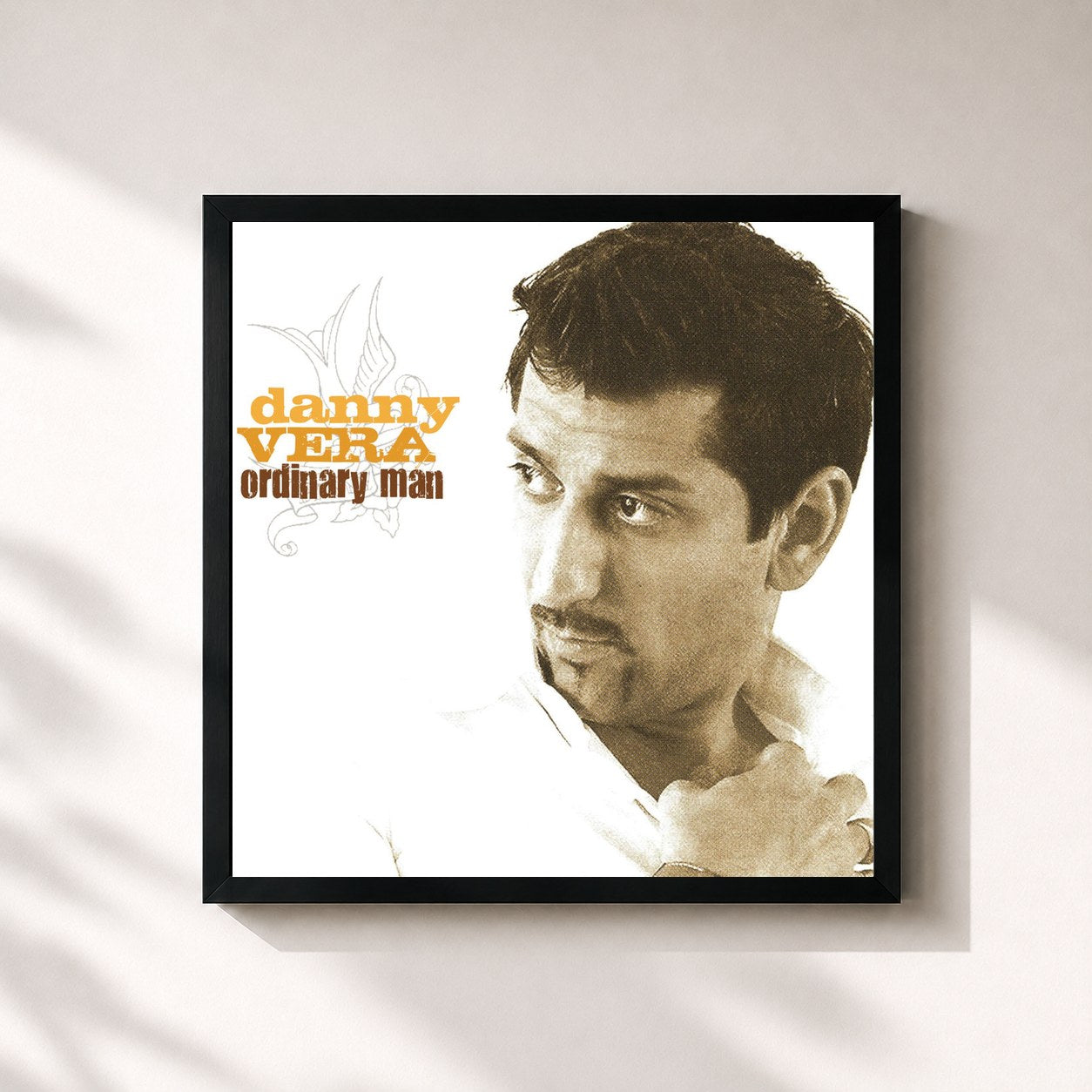 #noir Tableau carré de l'album Ordinary Man de Danny Vera, cadre noir 32x32 cm