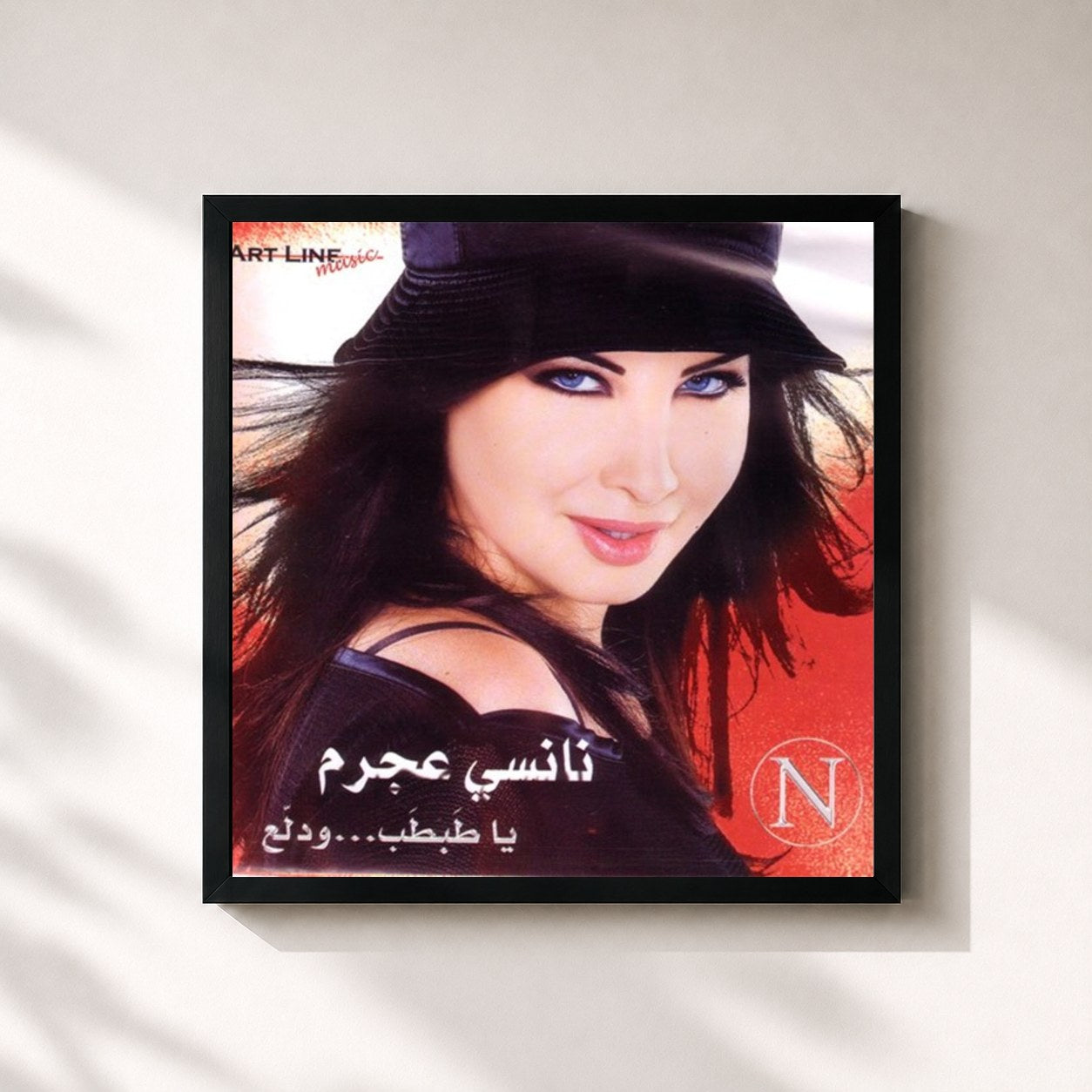 #noir Tableau carré de l'album Ya Tabtab Wa Dallaa de Nancy Ajram, cadre noir 32x32 cm