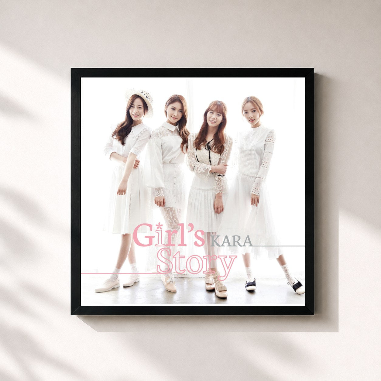 #noir Tableau carré de l'album Girl's Story de Kara, cadre noir 32x32 cm