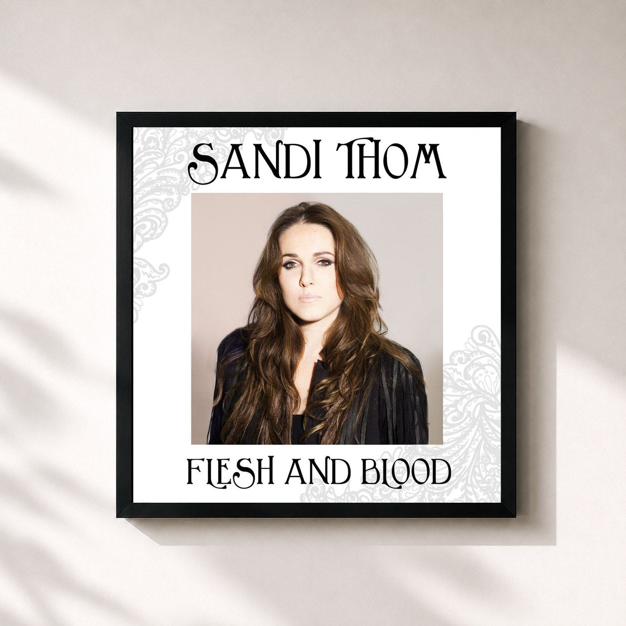 #noir Tableau carré de l'album Flesh and Blood de Sandi Thom, cadre noir 32x32 cm