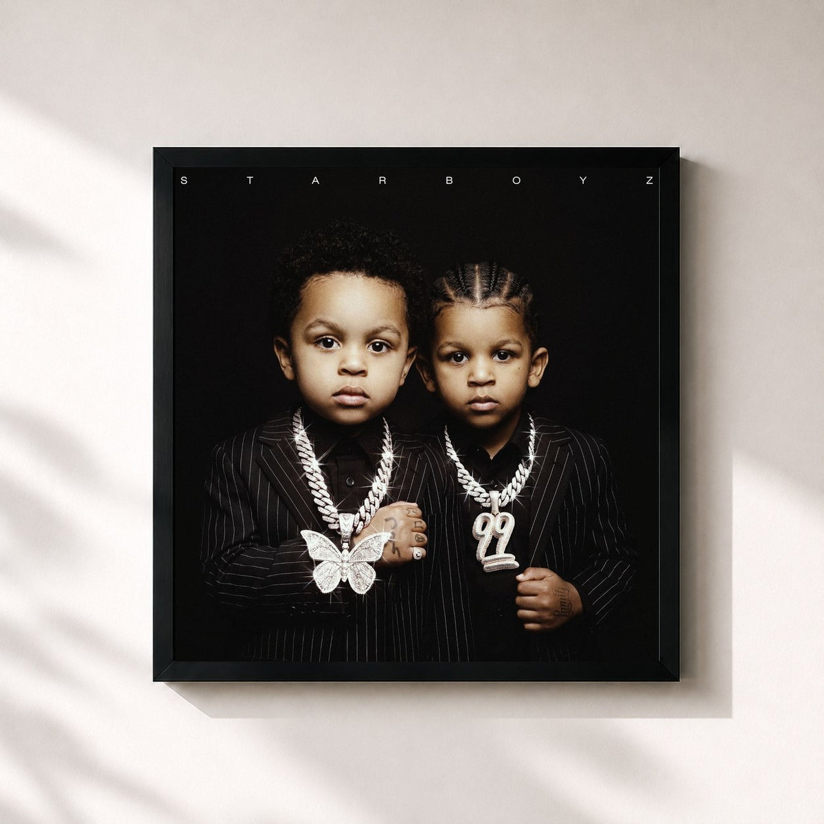 #noir Tableau carré de l'album STARBOYZ de Jazeek, cadre noir 32x32 cm