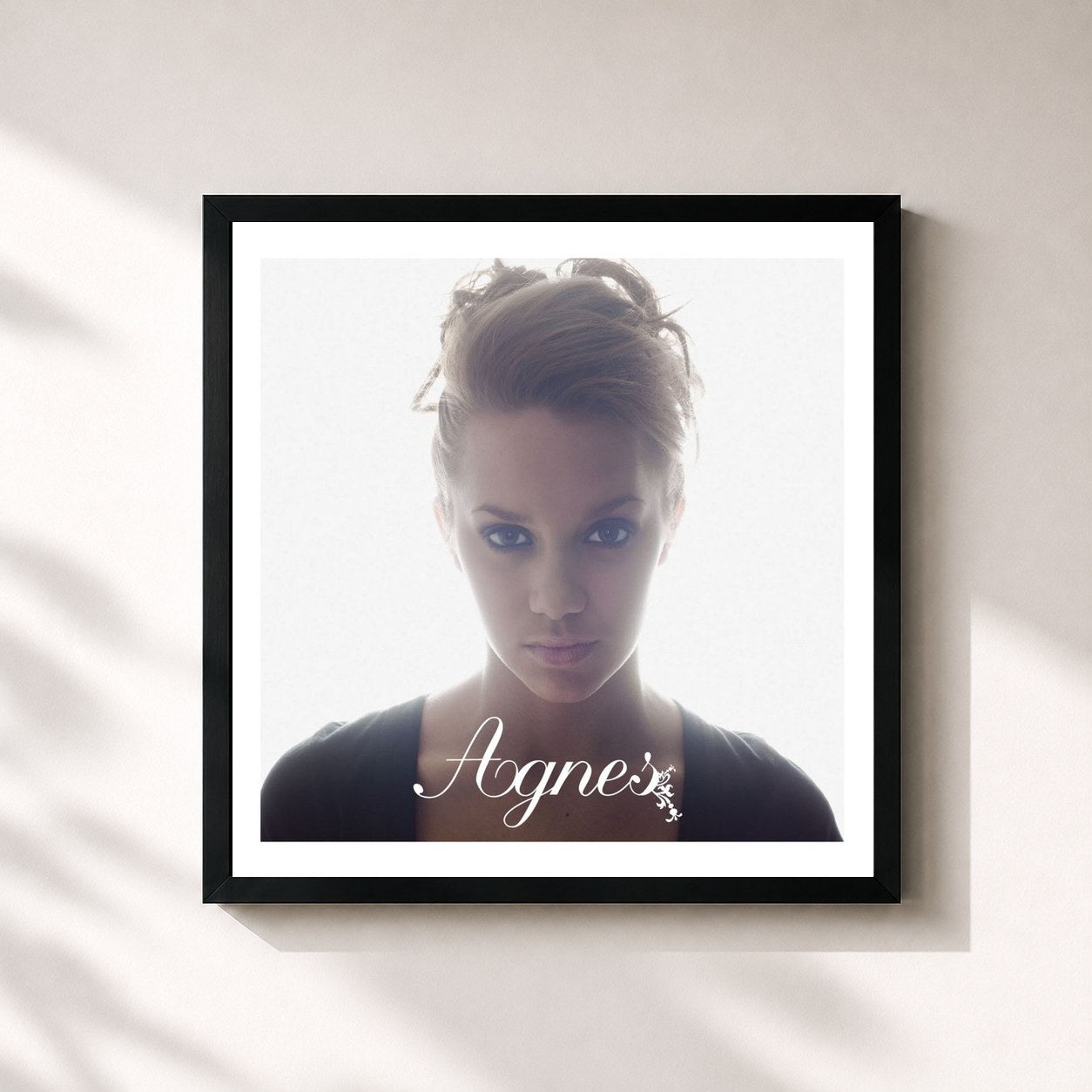 #noir Tableau carré de l'album Agnes de Agnes, cadre noir 32x32 cm