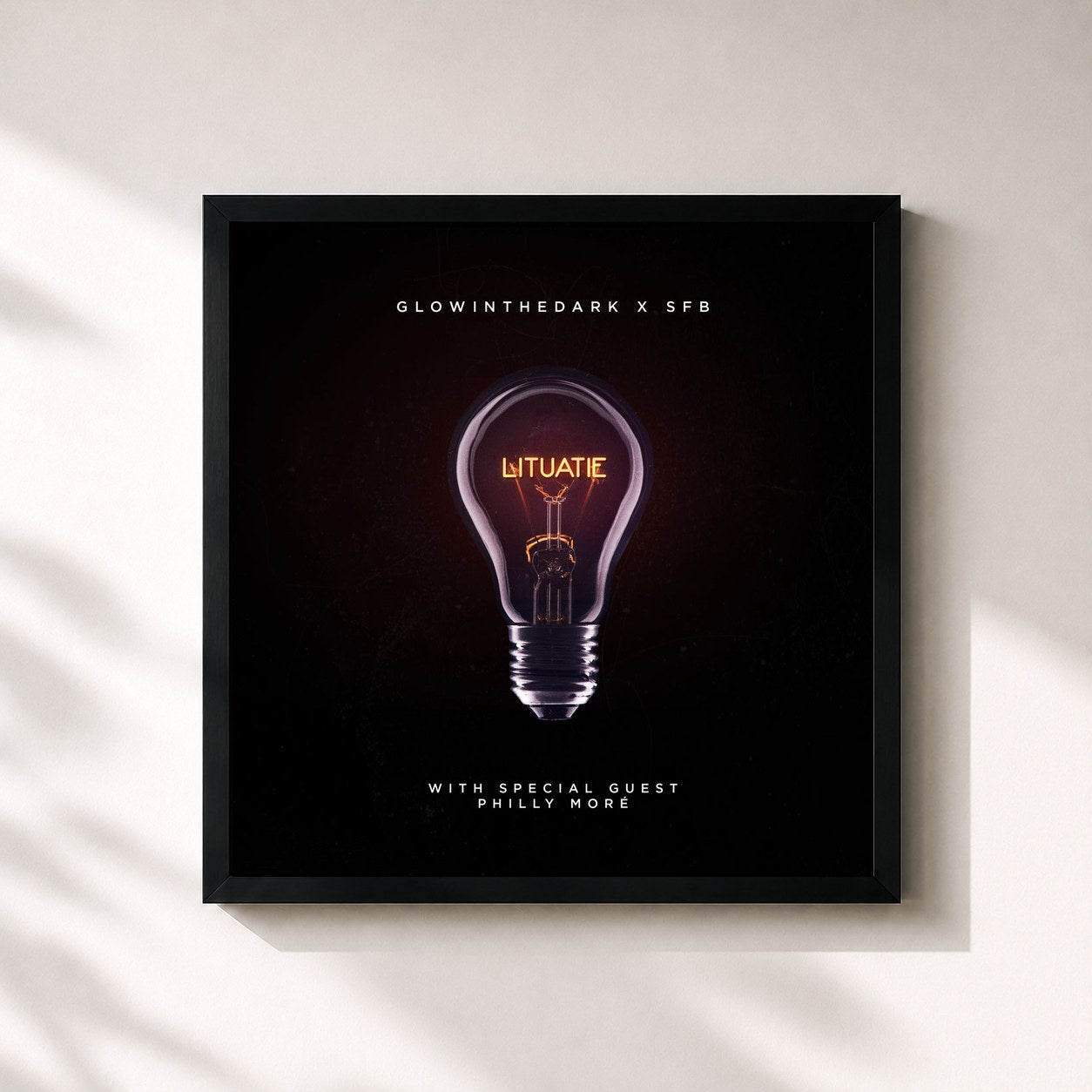 #noir Tableau carré de l'album Lituatie de Glowinthedark, cadre noir 32x32 cm