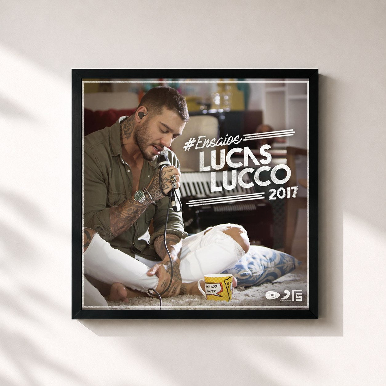#noir Tableau carré de l'album #Ensaios Lucas Lucco de Lucas Lucco, cadre noir 32x32 cm
