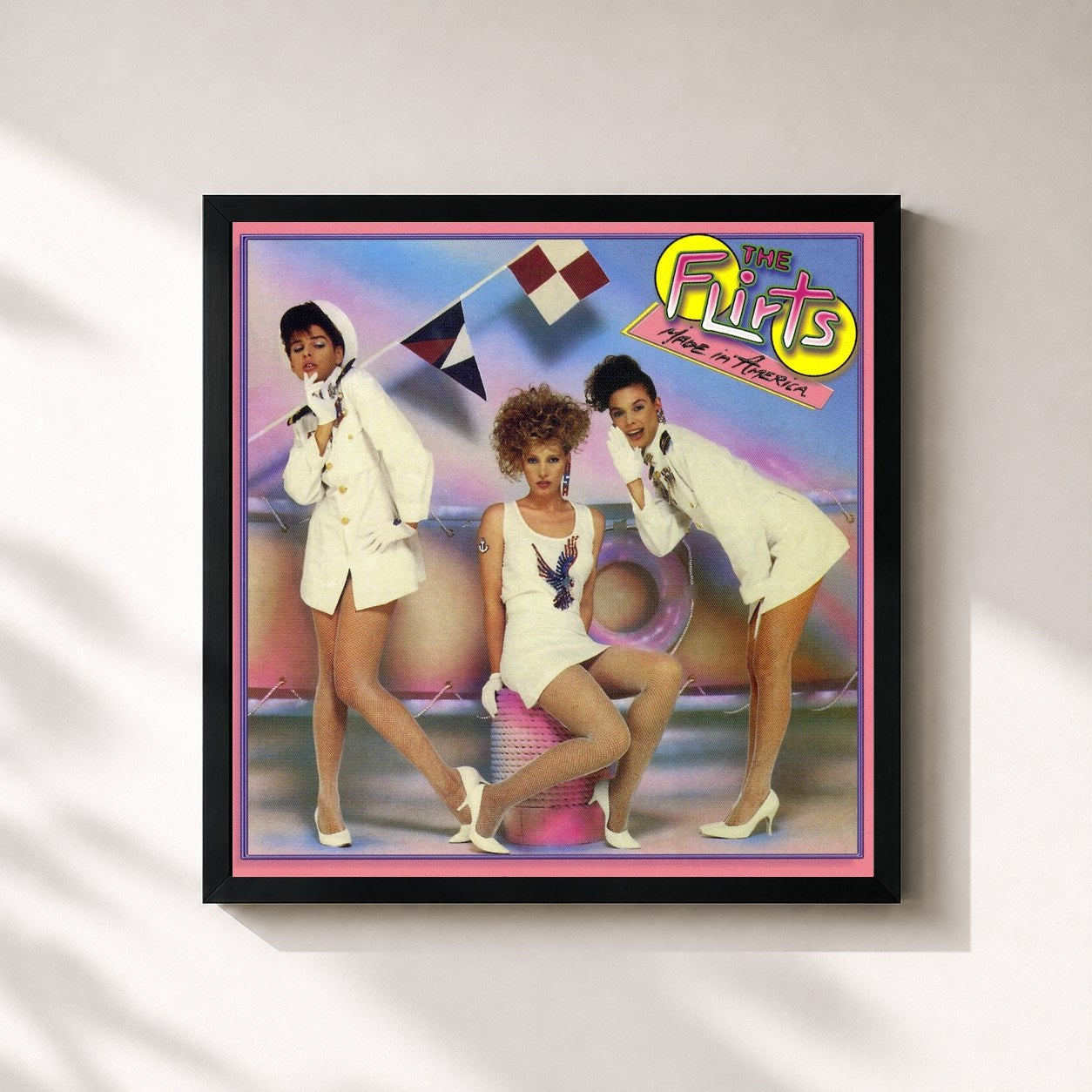 #noir Tableau carré de l'album Made In America de The Flirts, cadre noir 32x32 cm