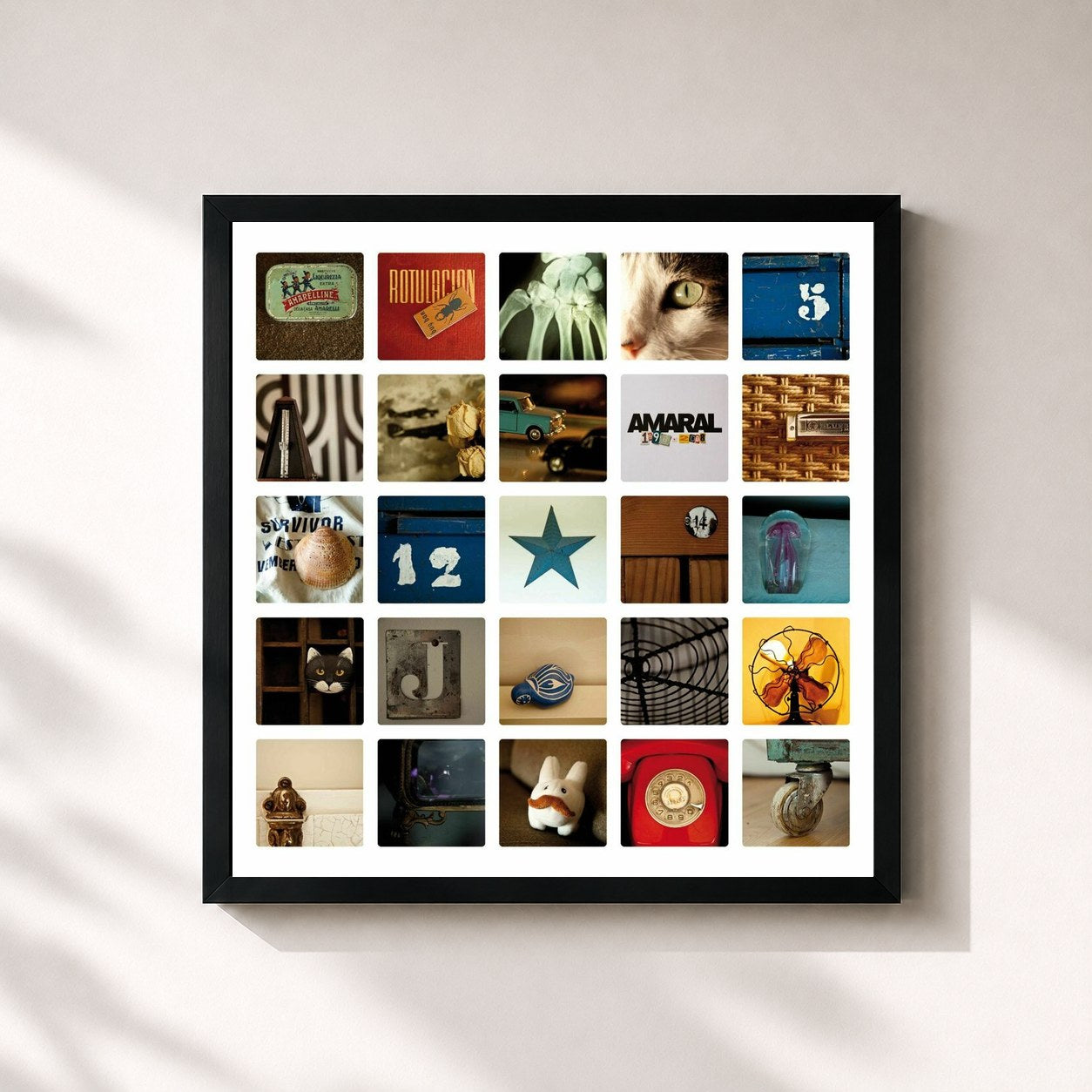 #noir Tableau carré de l'album Amaral 1998 - 2008 [Remastered] (Remastered Version) de Amaral, cadre noir 32x32 cm
