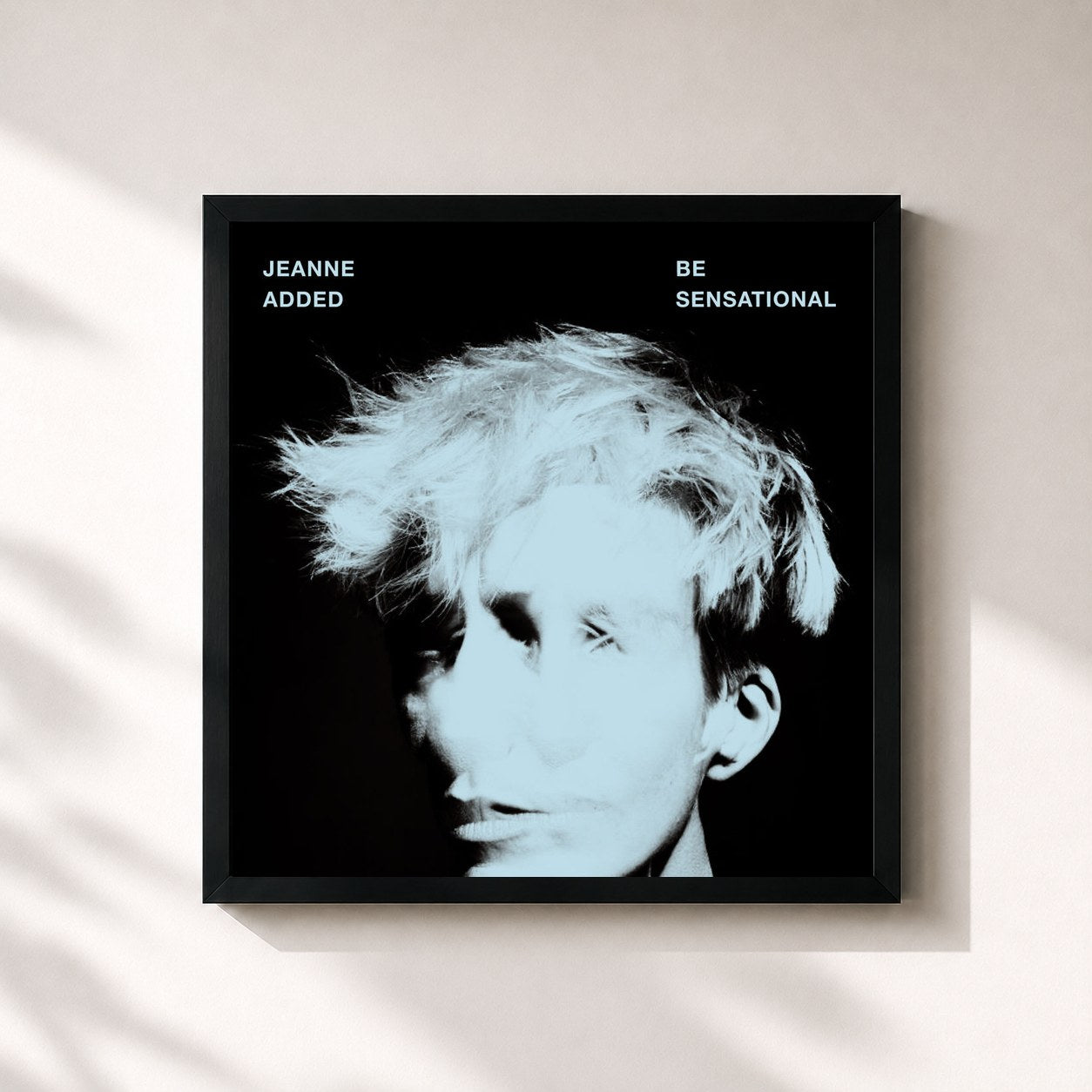 #noir Tableau carré de l'album Be Sensational de Jeanne Added, cadre noir 32x32 cm