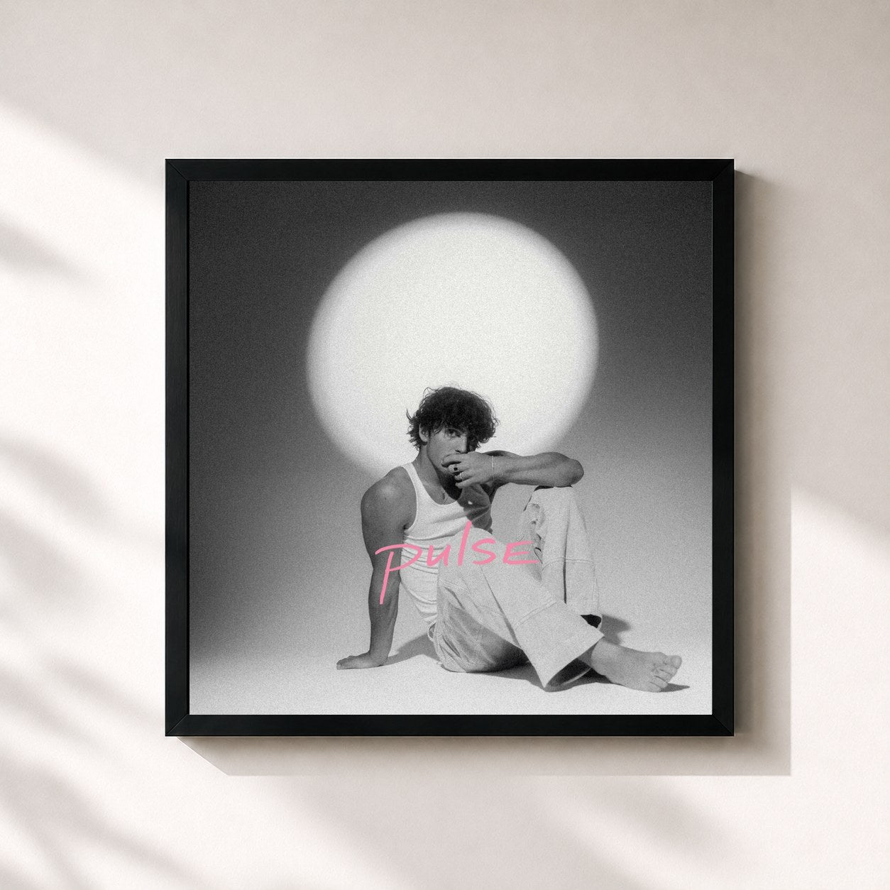 #noir Tableau carré de l'album PULSE de Benson Boone, cadre noir 32x32 cm