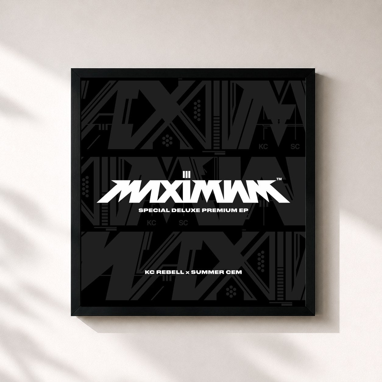 #noir Tableau carré de l'album MAXIMUM III SPECIAL DELUXE PREMIUM EP de KC Rebell, cadre noir 32x32 cm