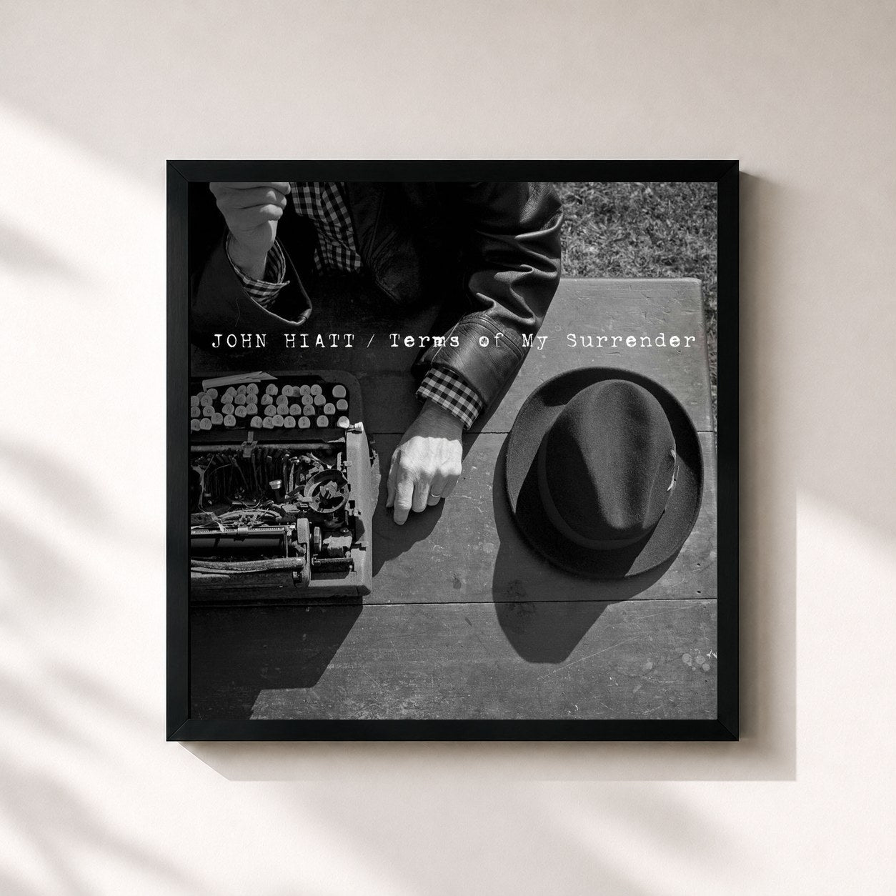 #noir Tableau carré de l'album Terms of My Surrender de John Hiatt, cadre noir 32x32 cm