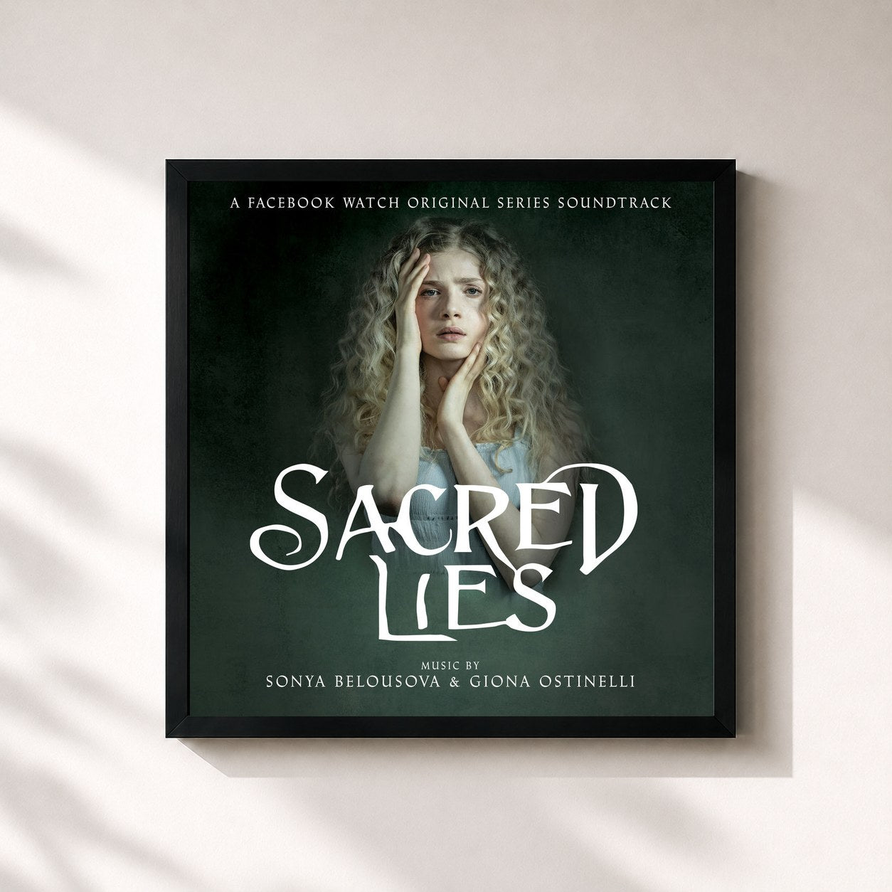 #noir Tableau carré de l'album Sacred Lies (Original Television Soundtrack) de Sonya Belousova, cadre noir 32x32 cm