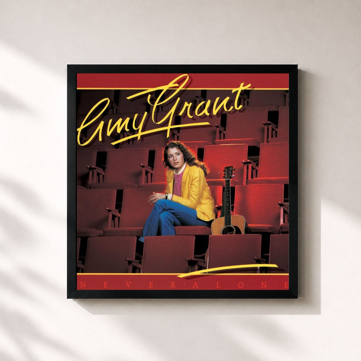 #noir Tableau carré de l'album Never Alone (Remastered) de Amy Grant, cadre noir 32x32 cm