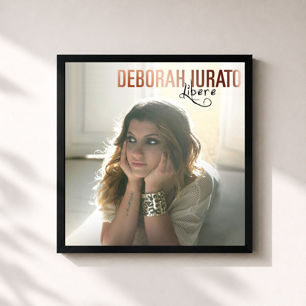 #noir Tableau carré de l'album Libere de Deborah Iurato, cadre noir 32x32 cm