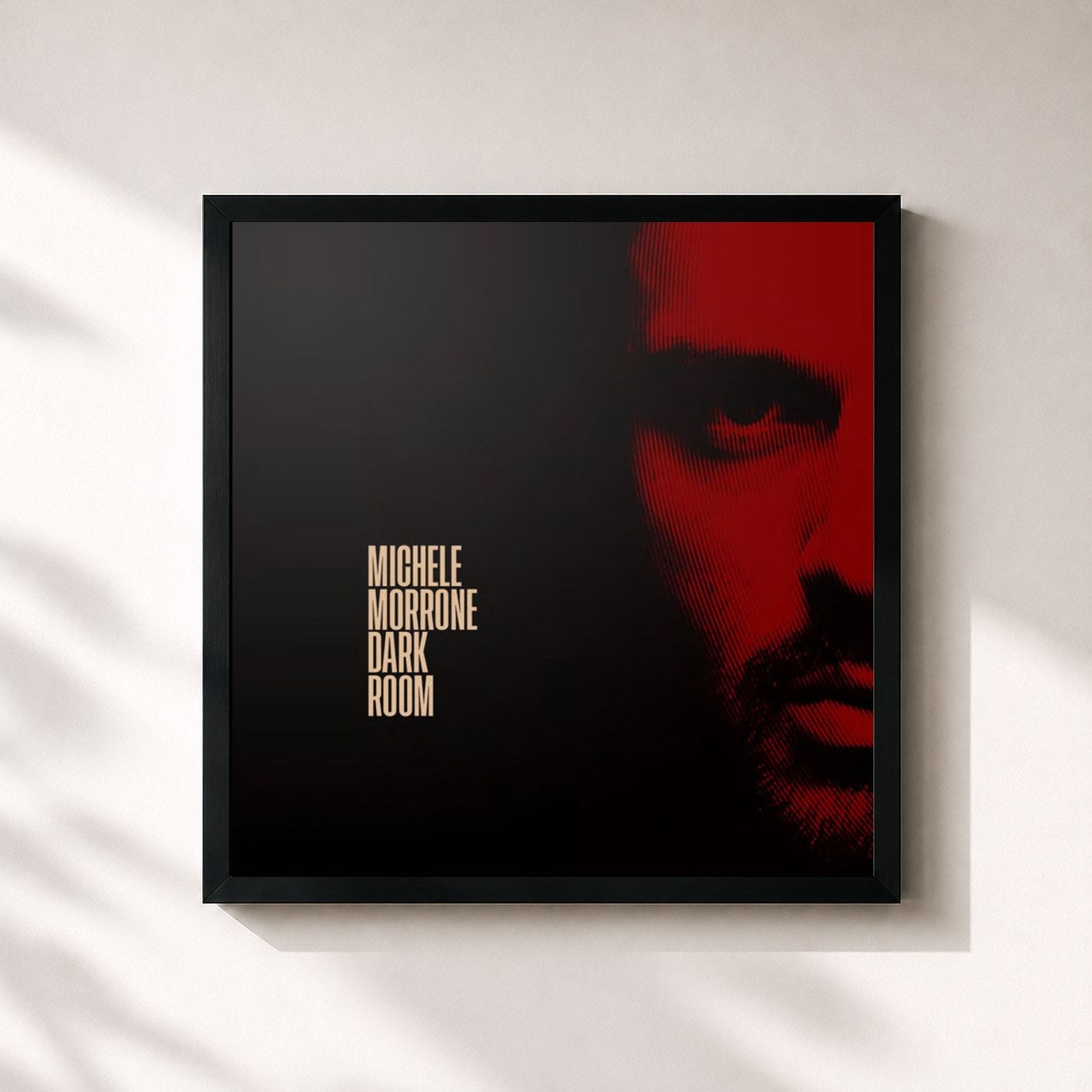 #noir Tableau carré de l'album Dark Room de Michele Morrone, cadre noir 32x32 cm