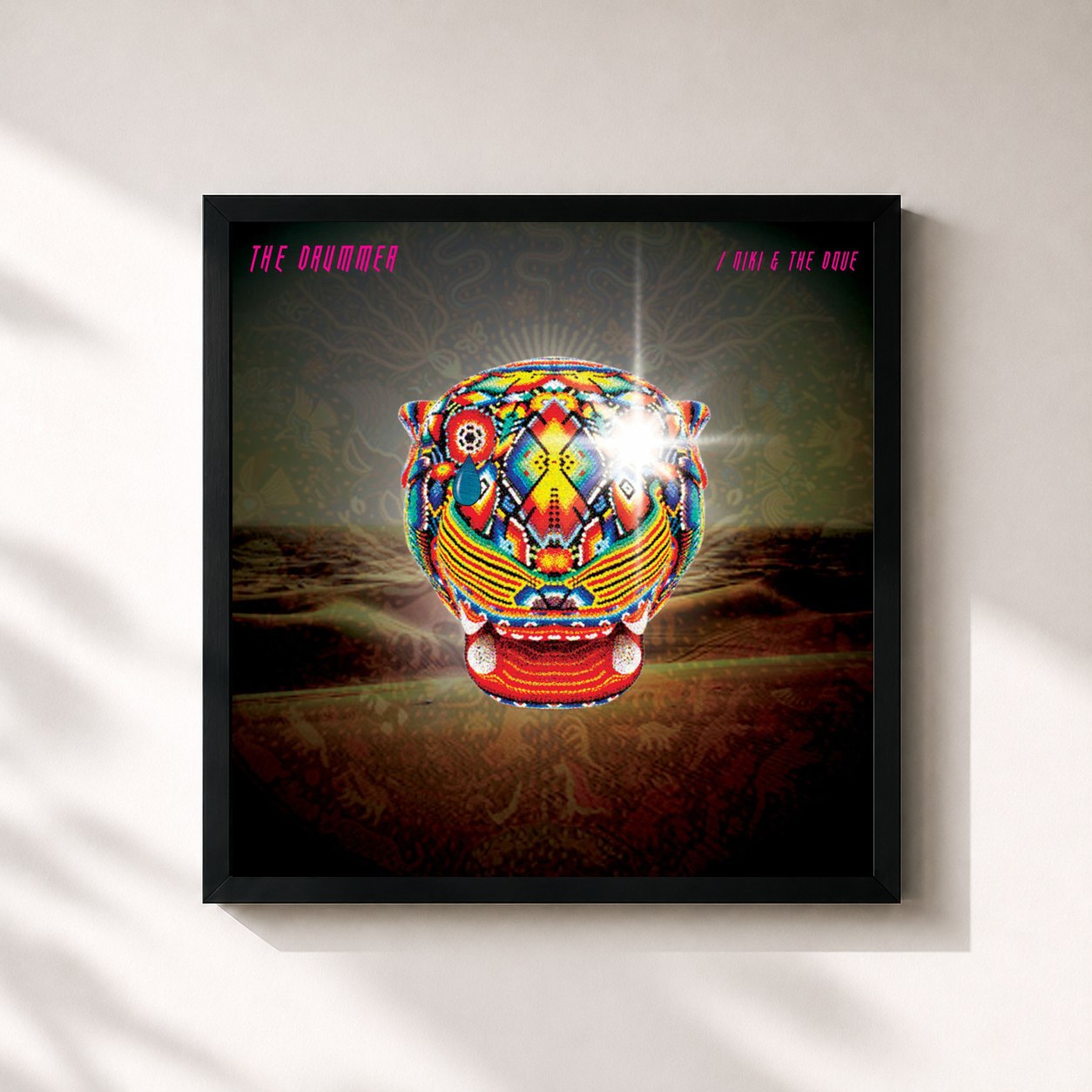 #noir Tableau carré de l'album The Drummer EP de Niki & The Dove, cadre noir 32x32 cm