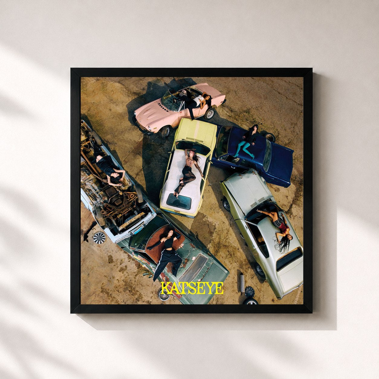 #noir Tableau carré de l'album BEAUTIFUL CHAOS de KATSEYE, cadre noir 32x32 cm