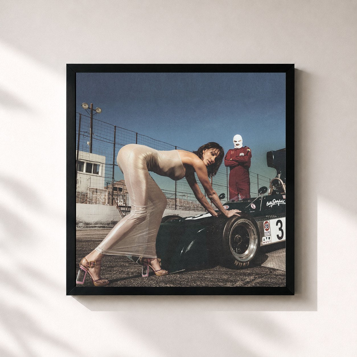 #noir Tableau carré de l'album Bobby Deerfield de Niia, cadre noir 32x32 cm