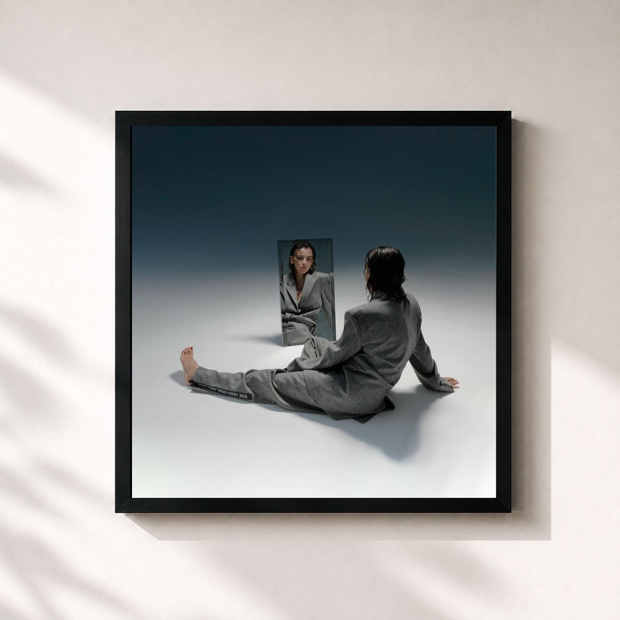 #noir Tableau carré de l'album SPECCHIO de Ariete, cadre noir 32x32 cm