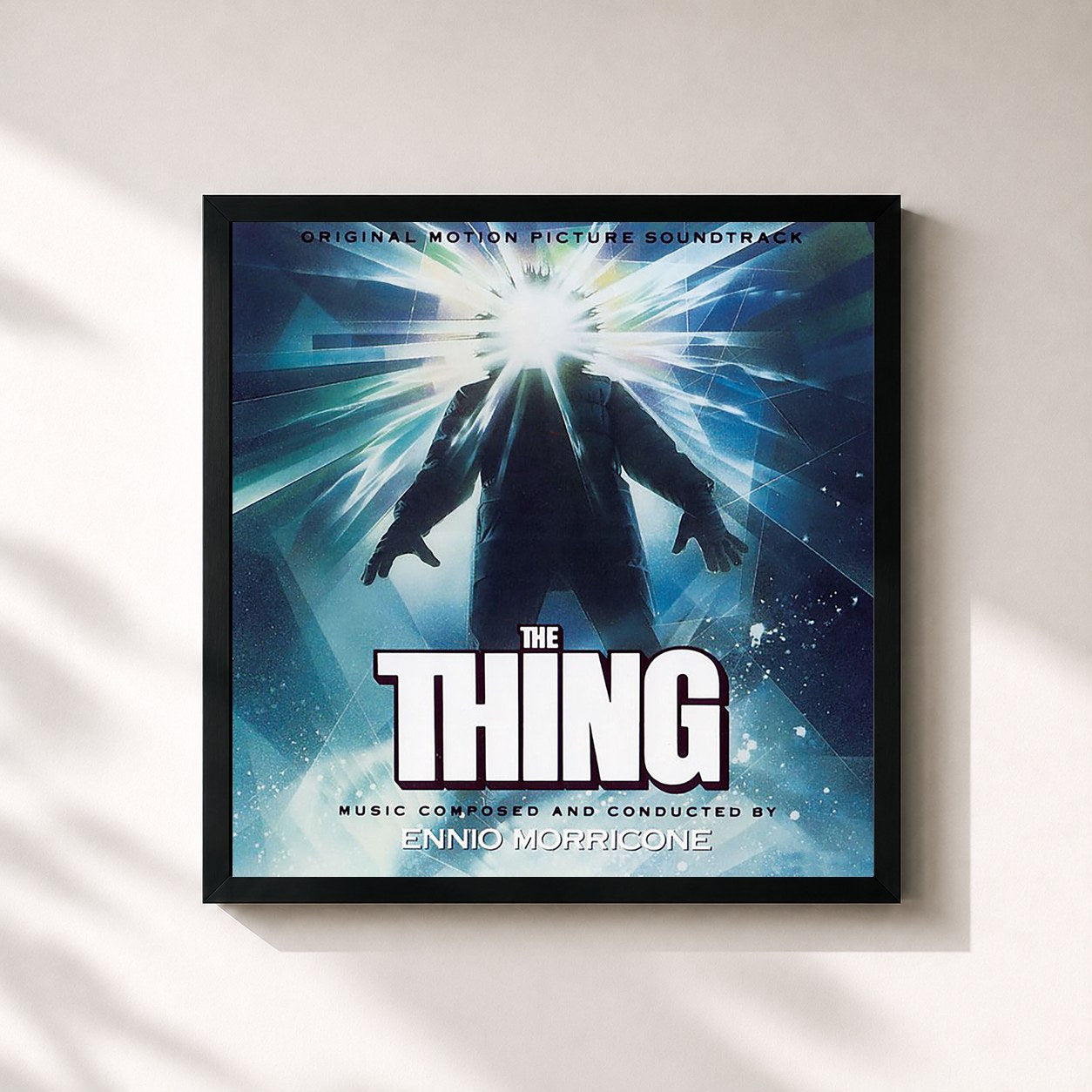 #noir Tableau carré de l'album The Thing (Original Motion Picture Soundtrack) de Ennio Morricone, cadre noir 32x32 cm