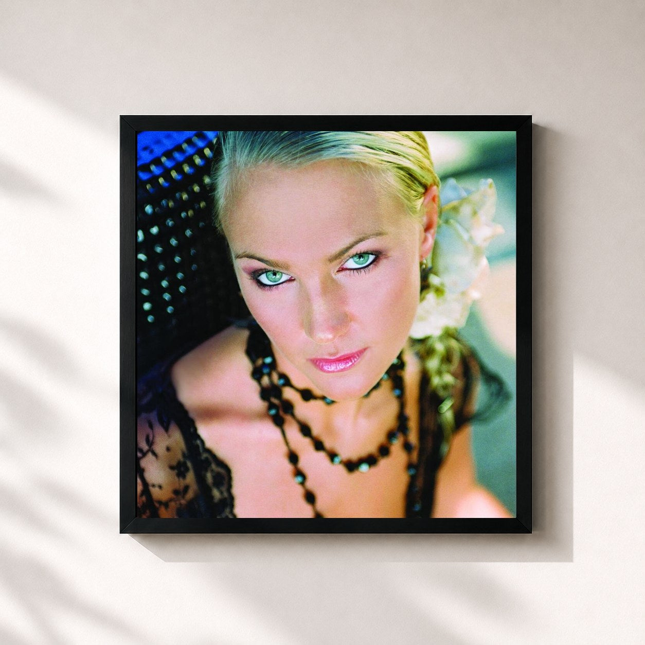 #noir Tableau carré de l'album Voyage Voyage de Kate Ryan, cadre noir 32x32 cm