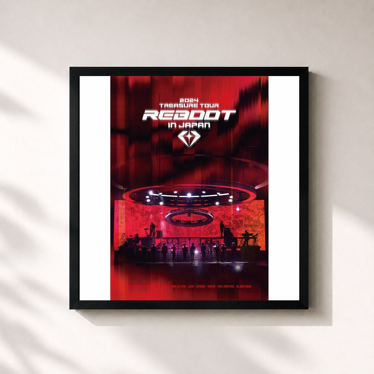 #noir Tableau carré de l'album 2024 TREASURE TOUR [REBOOT] IN JAPAN de TREASURE, cadre noir 32x32 cm