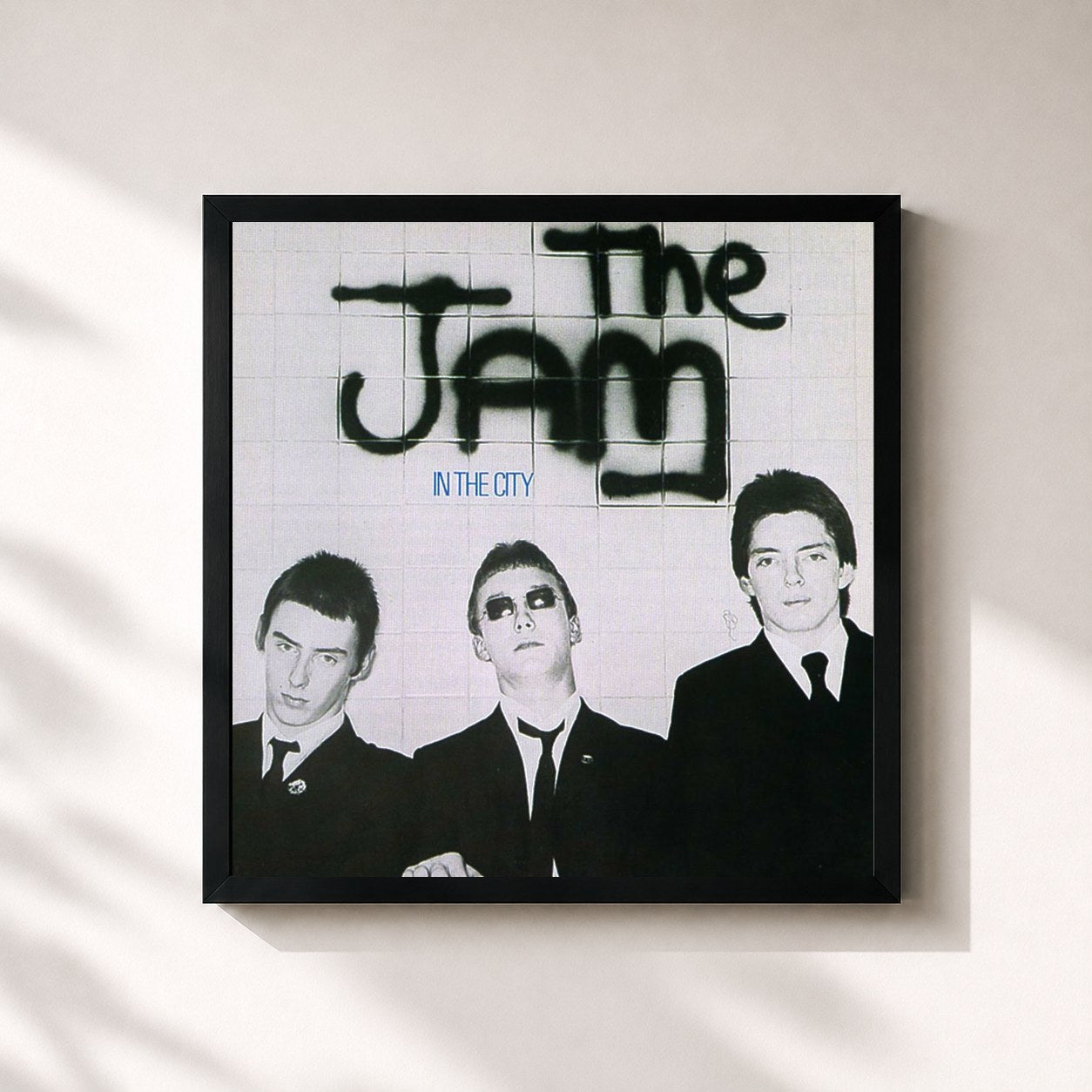 #noir Tableau carré de l'album In The City de The Jam, cadre noir 32x32 cm