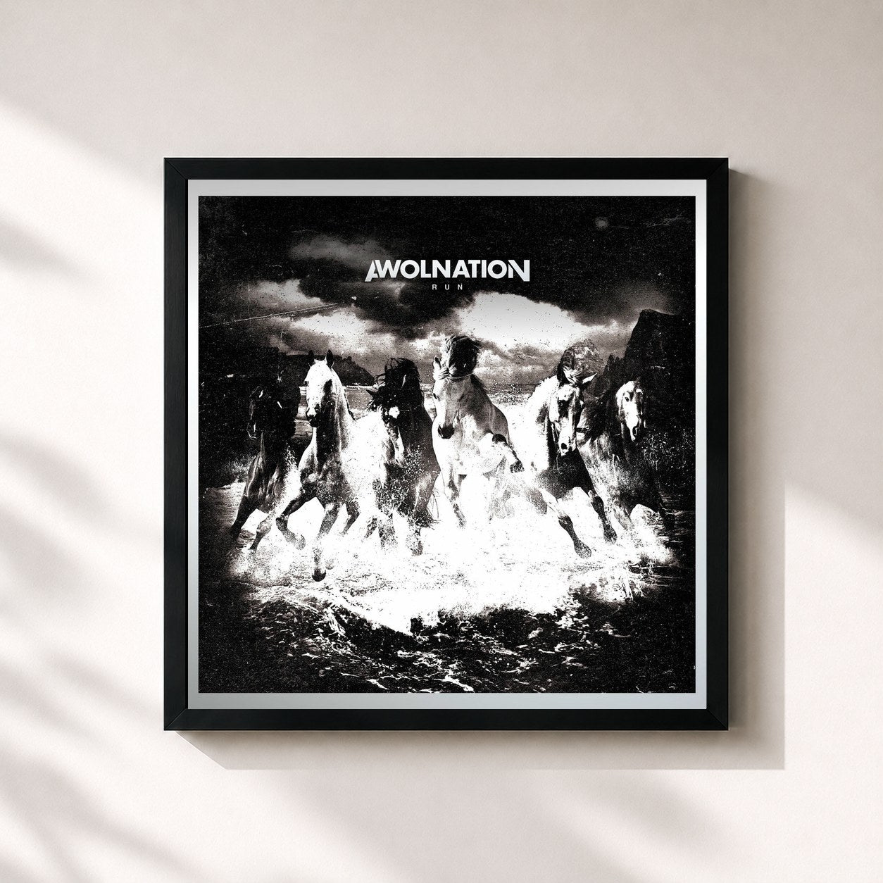 #noir Tableau carré de l'album Run (10th Anniversary Deluxe Edition) de AWOLNATION, cadre noir 32x32 cm