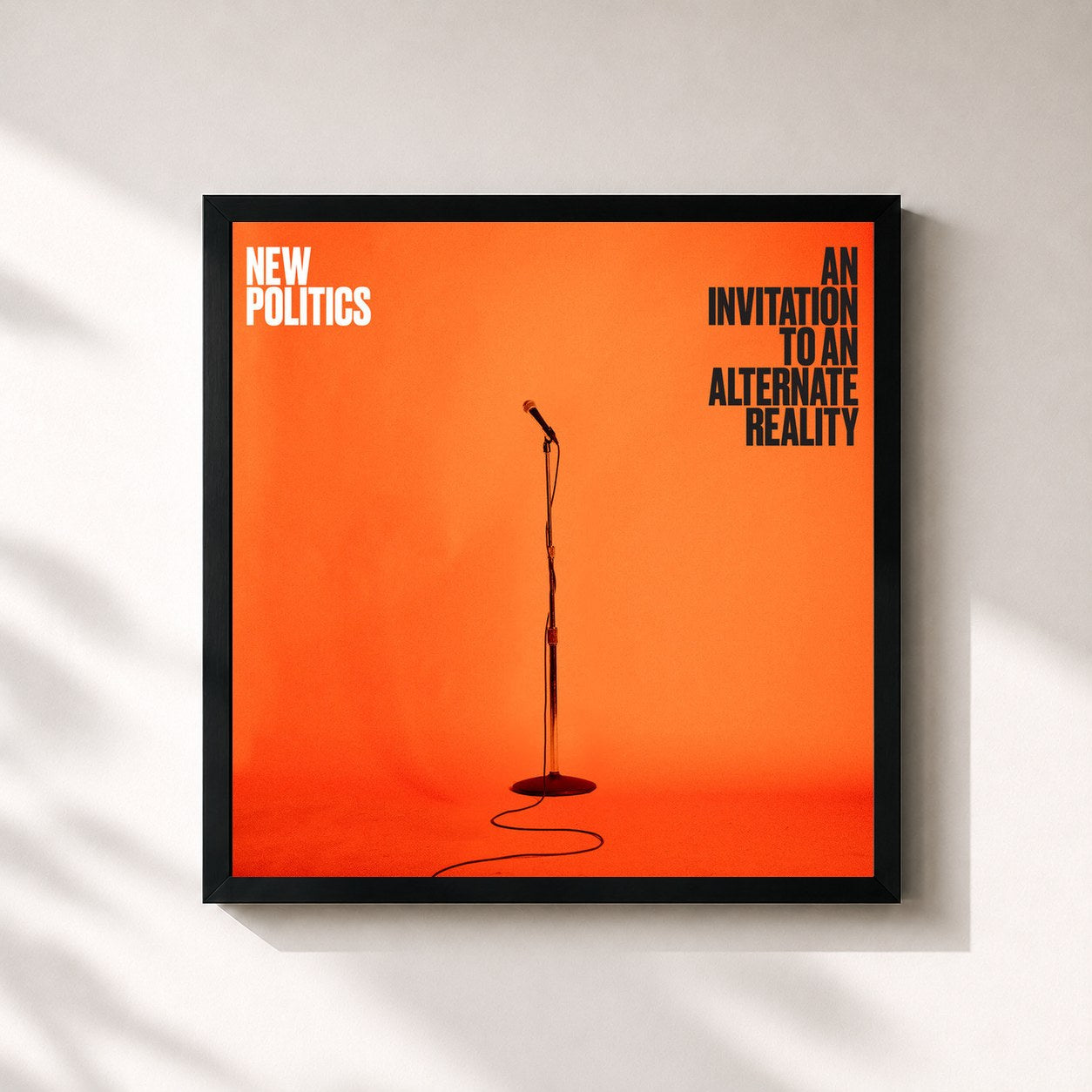 #noir Tableau carré de l'album An Invitation to an Alternate Reality de New Politics, cadre noir 32x32 cm