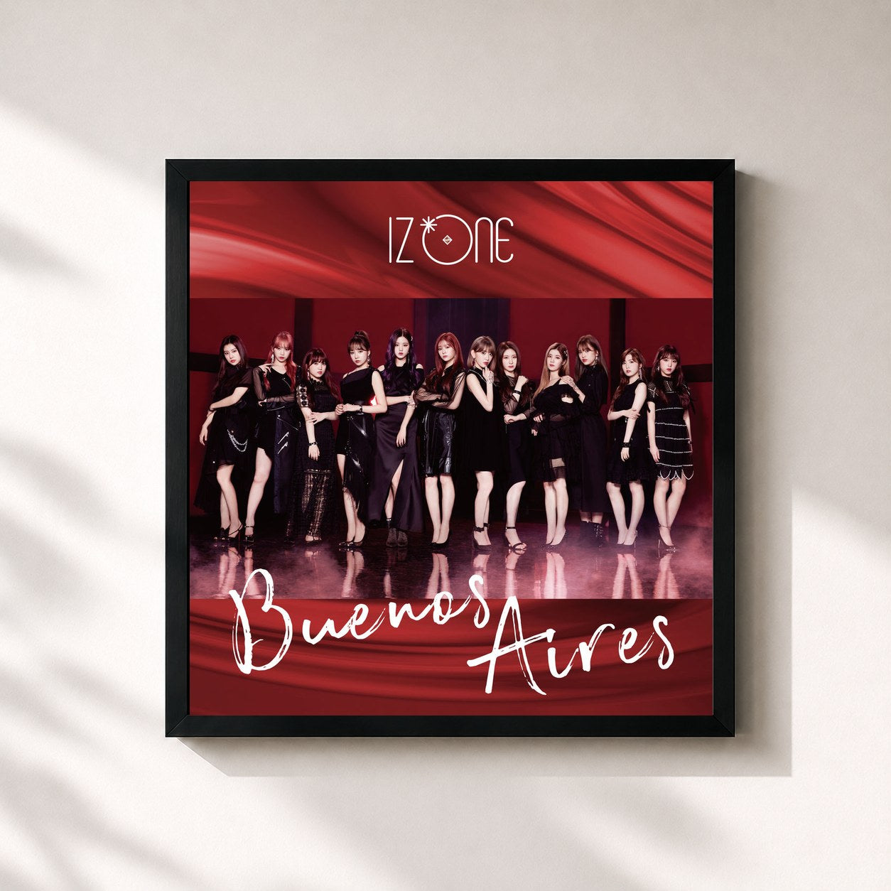 #noir Tableau carré de l'album Buenos Aires (Special Edition) de IZ*ONE, cadre noir 32x32 cm