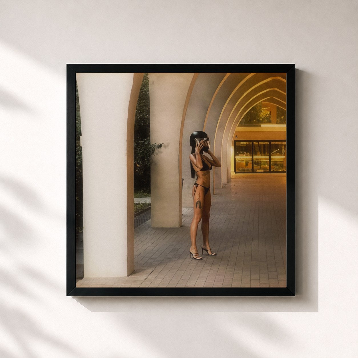 #noir Tableau carré de l'album pretty de Artemas, cadre noir 32x32 cm