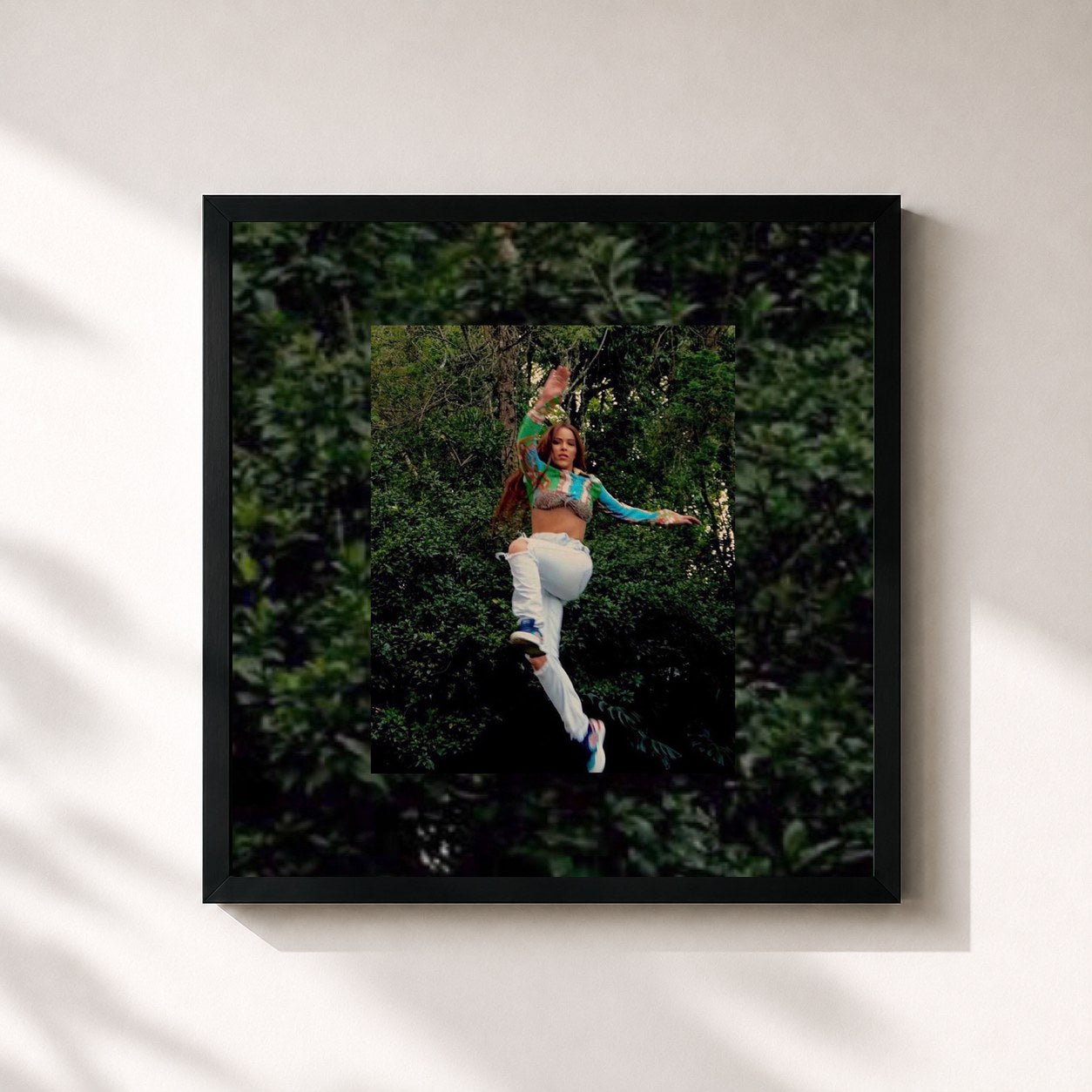 #noir Tableau carré de l'album DO LADO DE FLORA de Flora Matos, cadre noir 32x32 cm