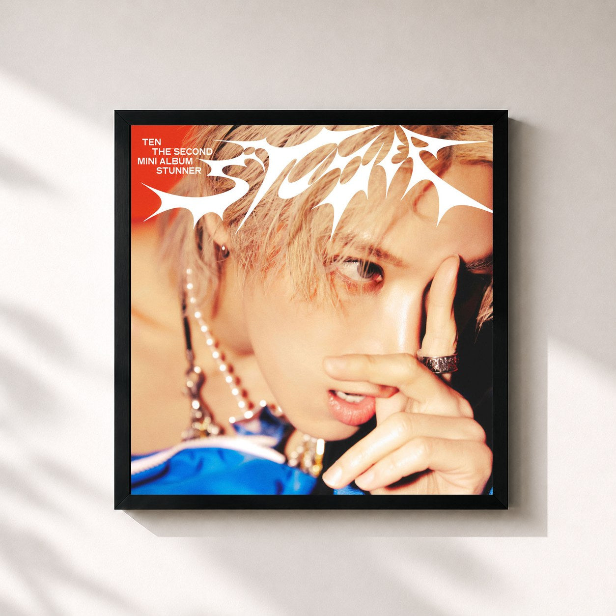 #noir Tableau carré de l'album STUNNER - The 2nd Mini Album de TEN, cadre noir 32x32 cm