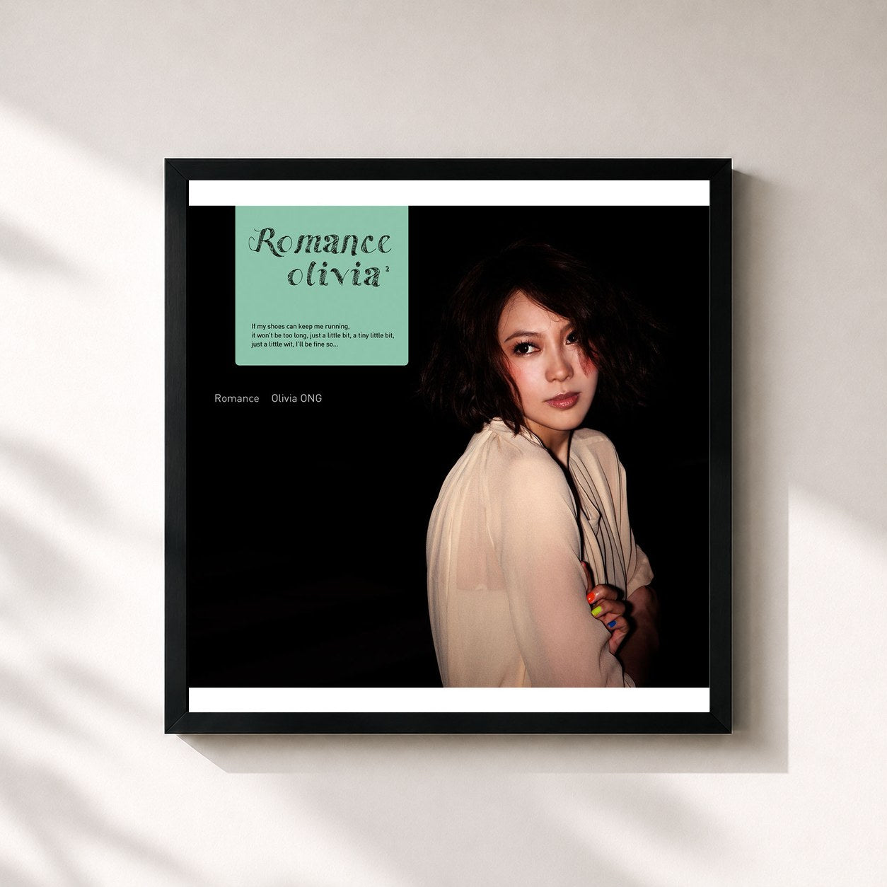 #noir Tableau carré de l'album Romance de Olivia Ong, cadre noir 32x32 cm