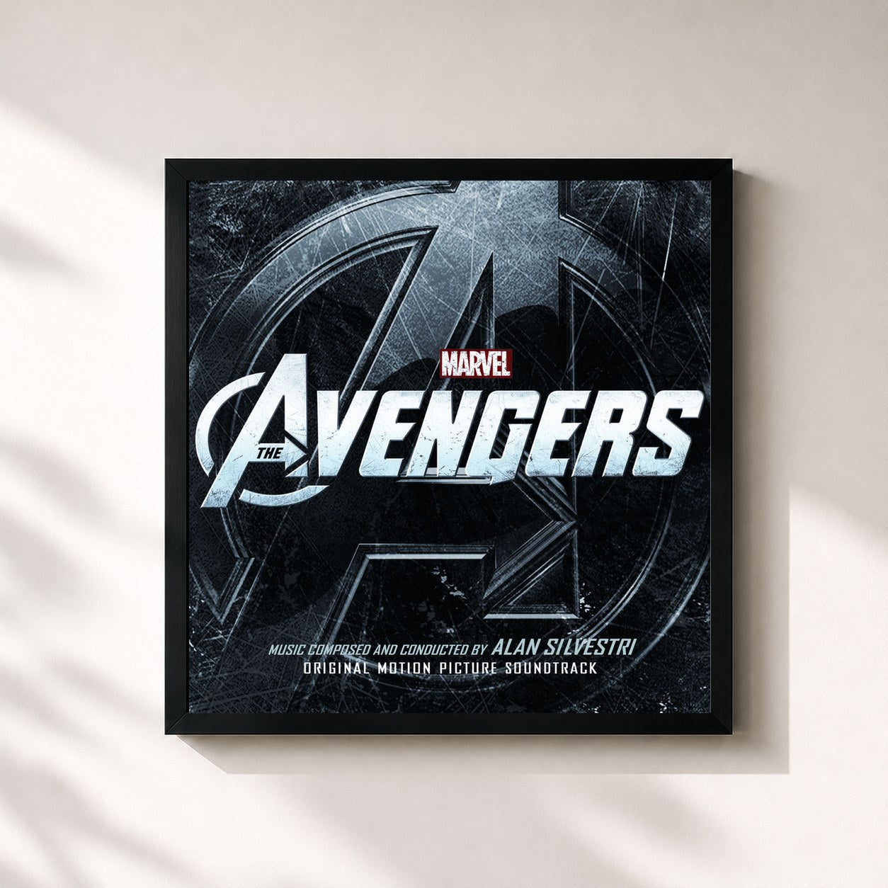 #noir Tableau carré de l'album The Avengers (Original Motion Picture Soundtrack) de Alan Silvestri, cadre noir 32x32 cm