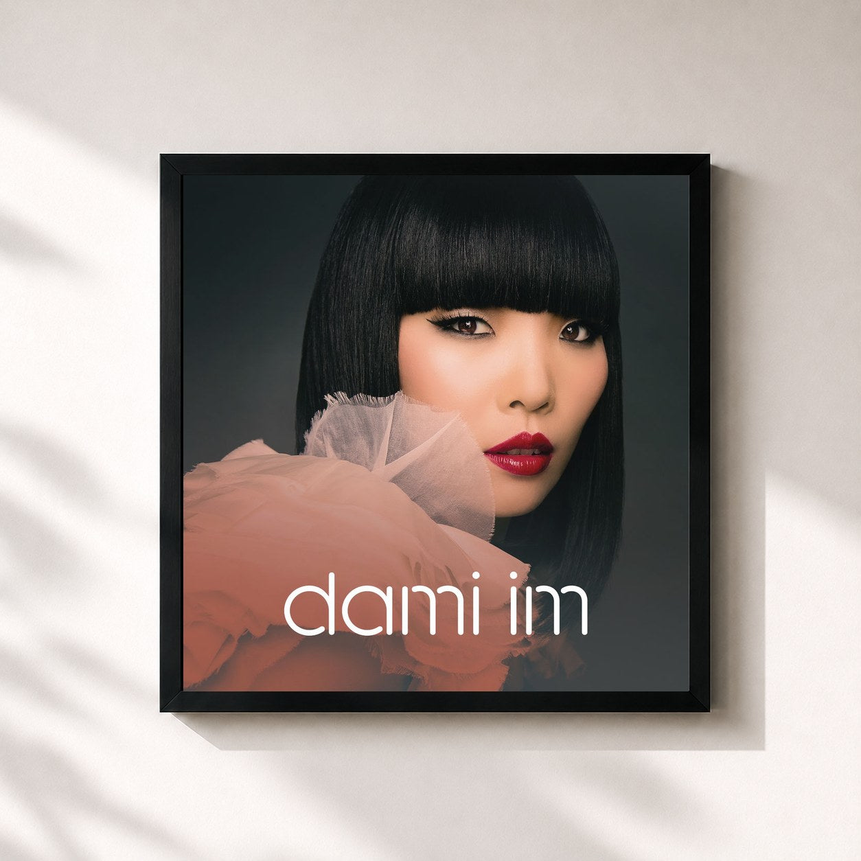 #noir Tableau carré de l'album Dami Im de Dami Im, cadre noir 32x32 cm