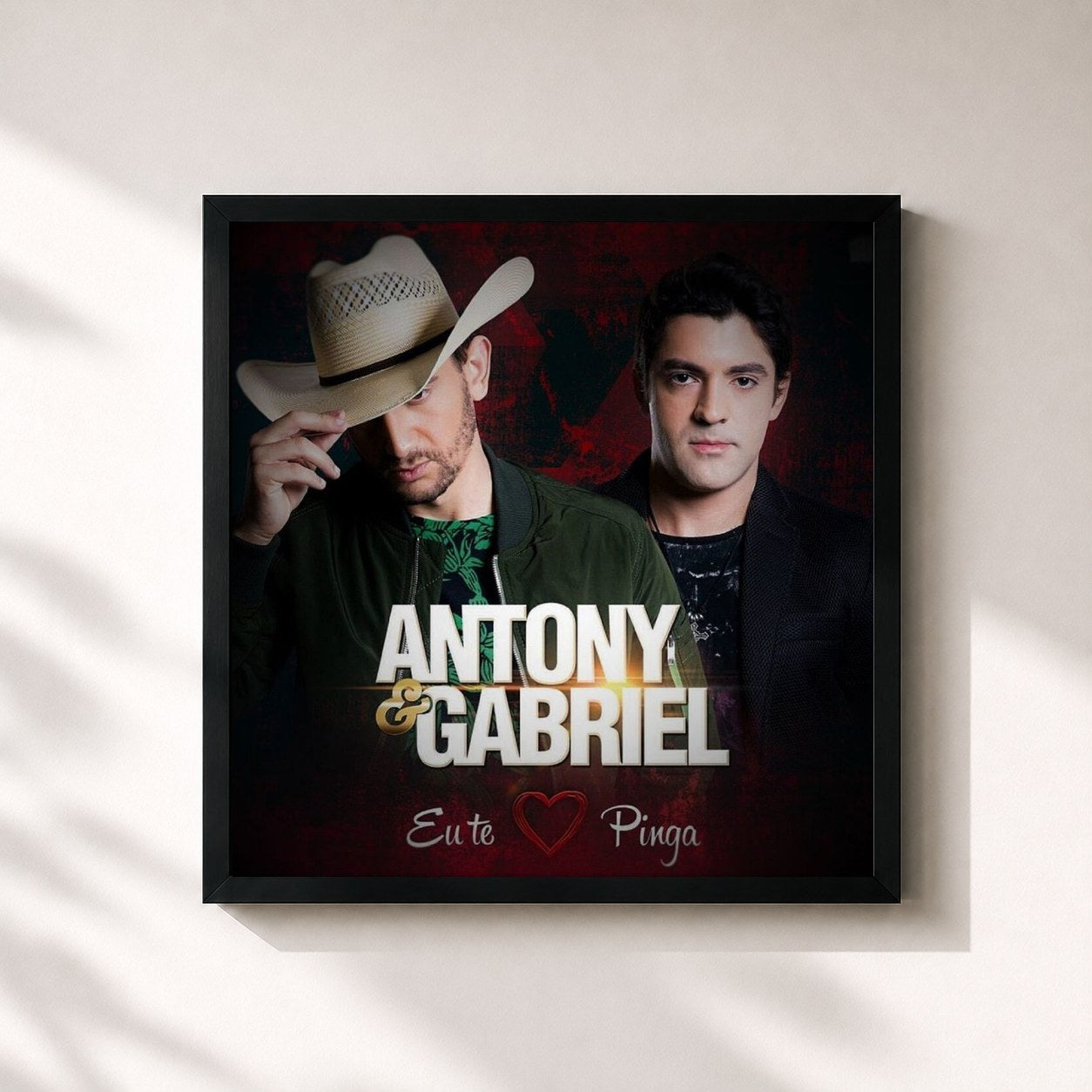 #noir Tableau carré de l'album Eu Te Amo Pinga de Antony & Gabriel, cadre noir 32x32 cm