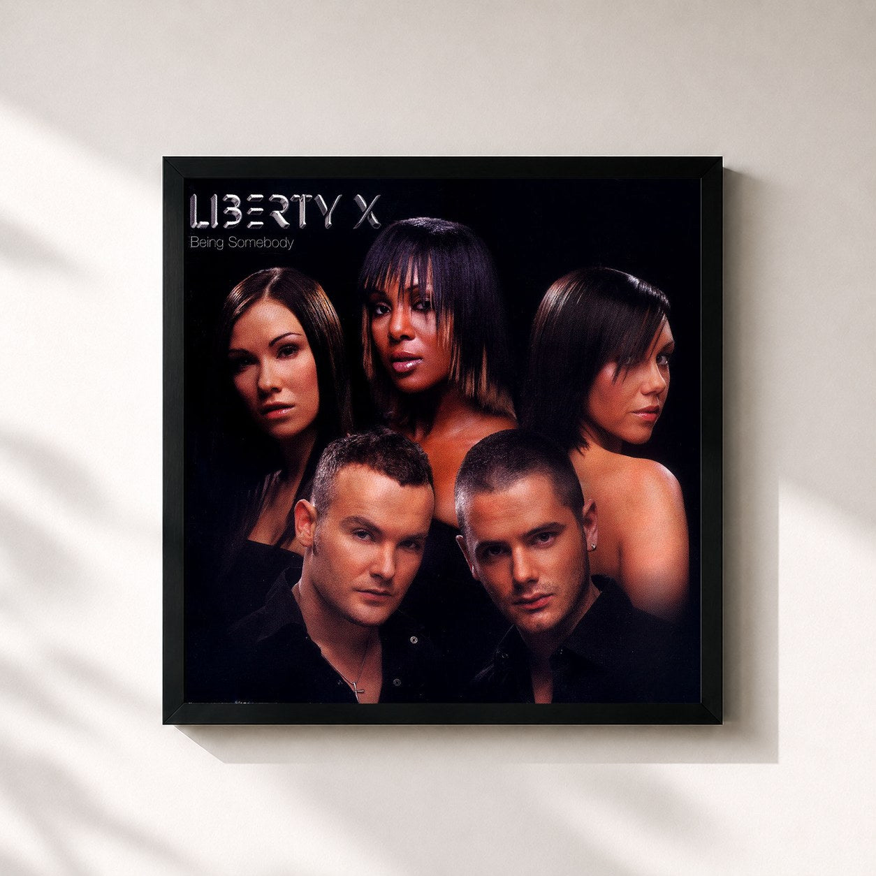 #noir Tableau carré de l'album Being Somebody de Liberty X, cadre noir 32x32 cm