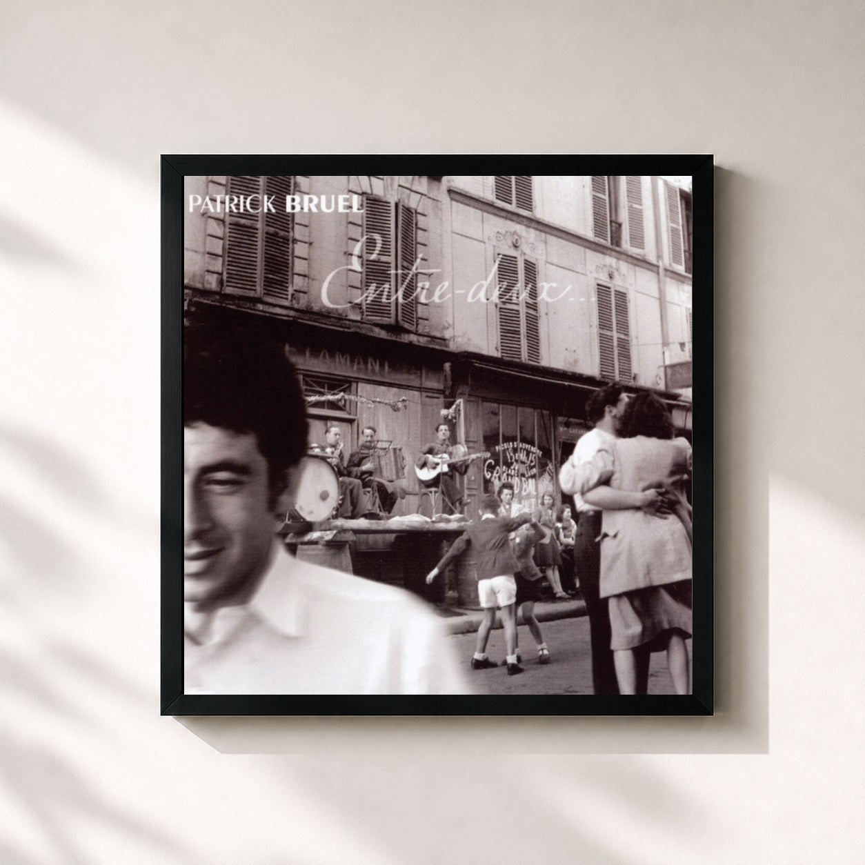 #noir Tableau carré de l'album Entre-deux de Patrick Bruel, cadre noir 32x32 cm