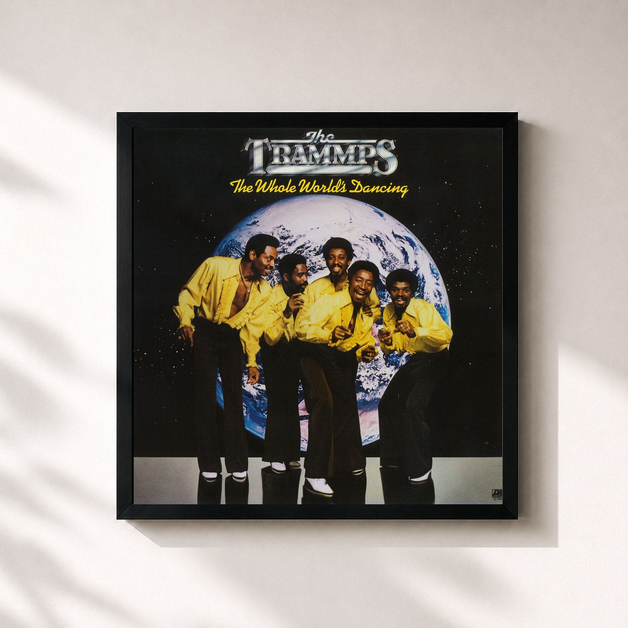 #noir Tableau carré de l'album The Whole World's Dancing de The Trammps, cadre noir 32x32 cm