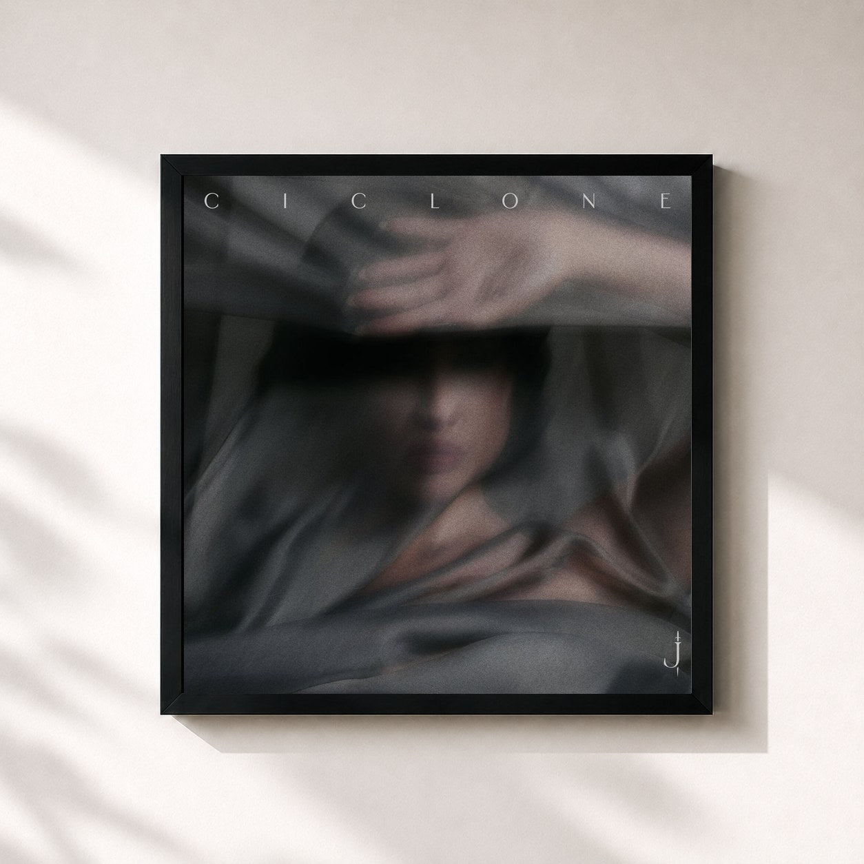 #noir Tableau carré de l'album Ciclone de Juliette, cadre noir 32x32 cm