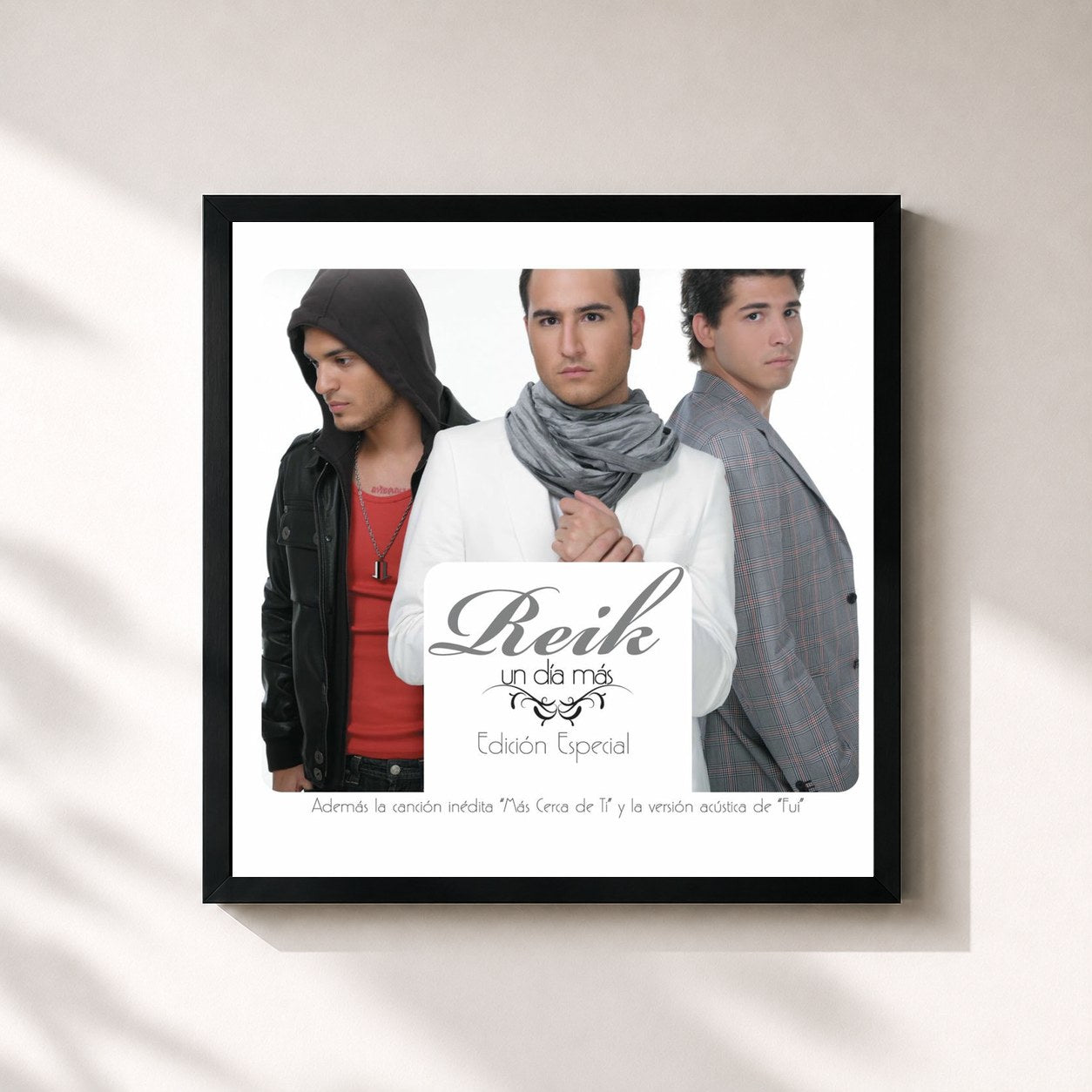#noir Tableau carré de l'album Un Dia Mas (Edicion Especial) de Reik, cadre noir 32x32 cm