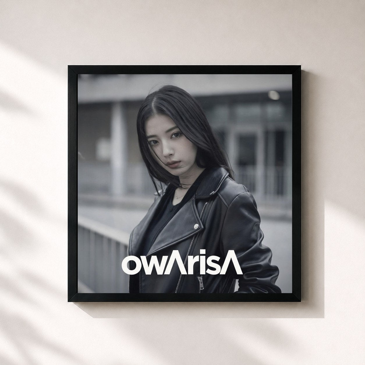 #noir Tableau carré de l'album owArisA de Arisa, cadre noir 32x32 cm