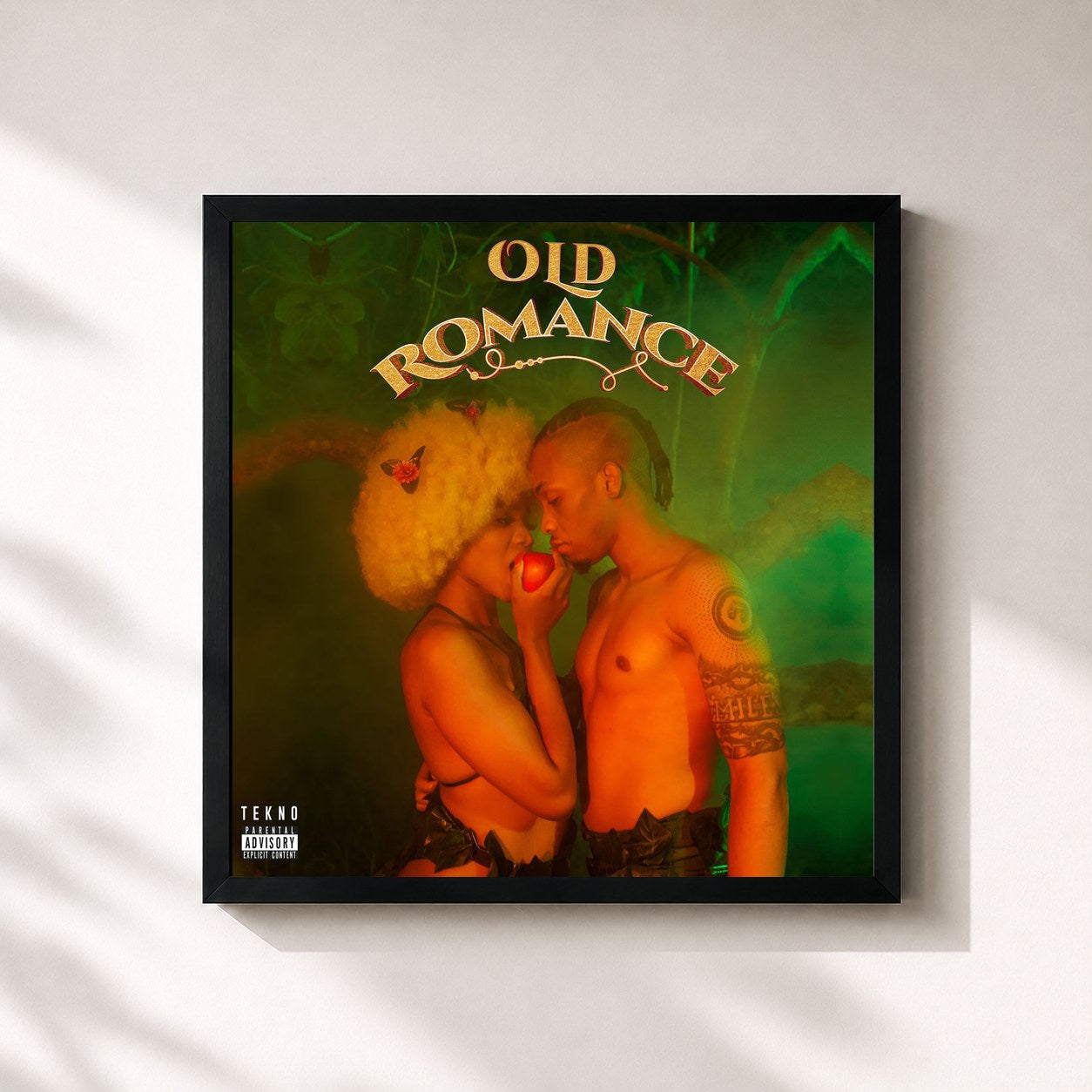 #noir Tableau carré de l'album Old Romance de Tekno, cadre noir 32x32 cm