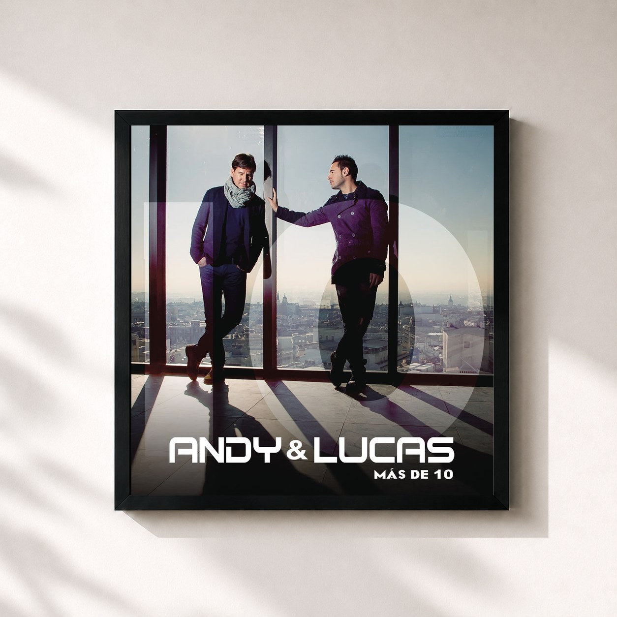 #noir Tableau carré de l'album Mas de 10 de Andy & Lucas, cadre noir 32x32 cm