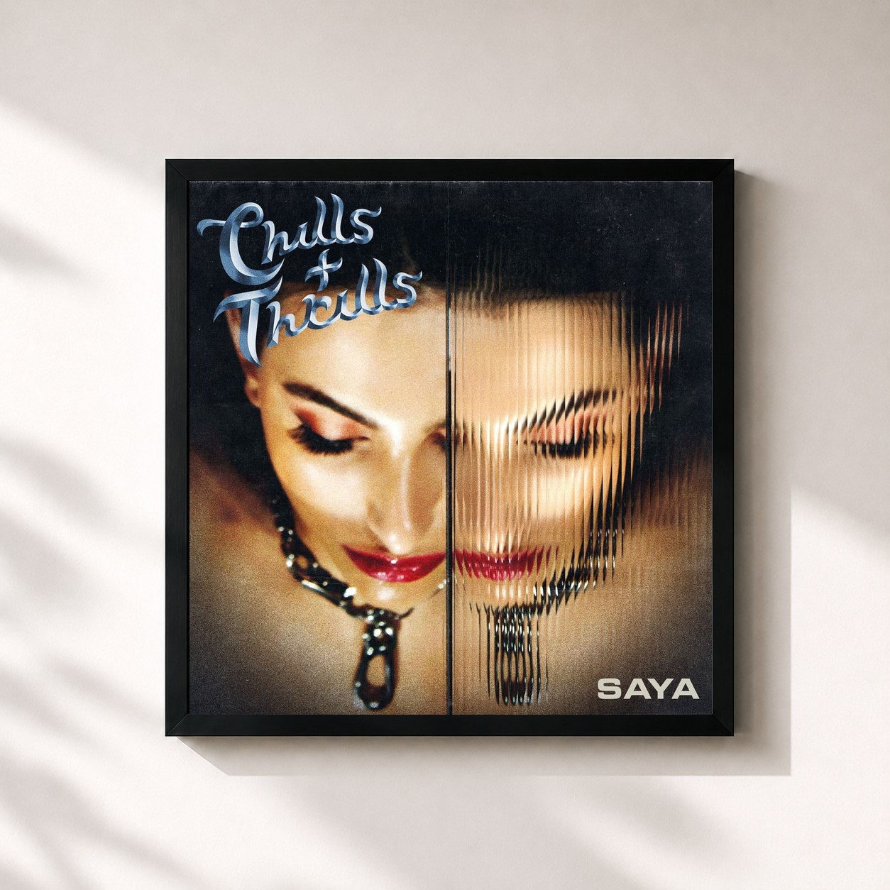 #noir Tableau carré de l'album Chills & Thrills de Saya, cadre noir 32x32 cm
