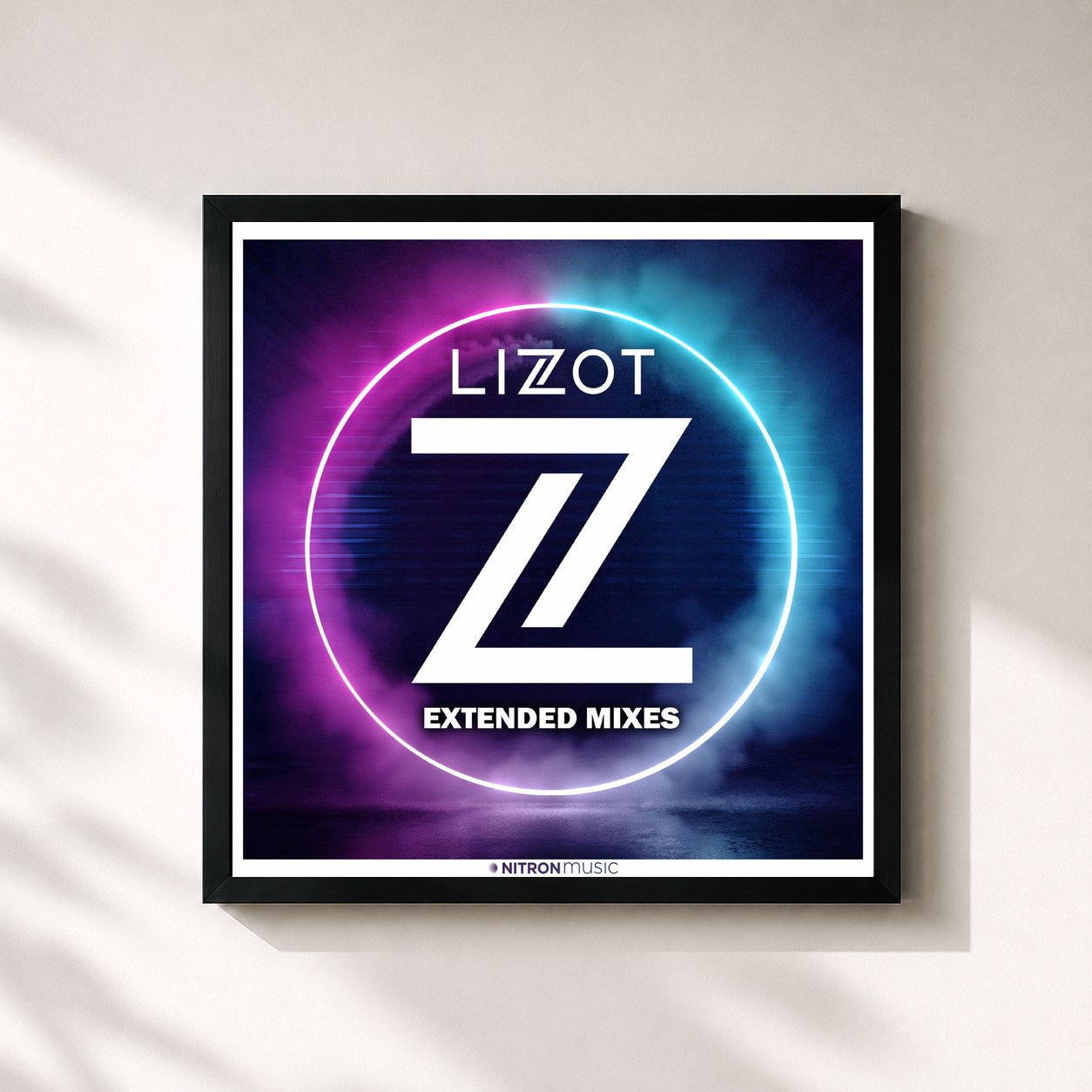 #noir Tableau carré de l'album Extended Mixes de LIZOT, cadre noir 32x32 cm