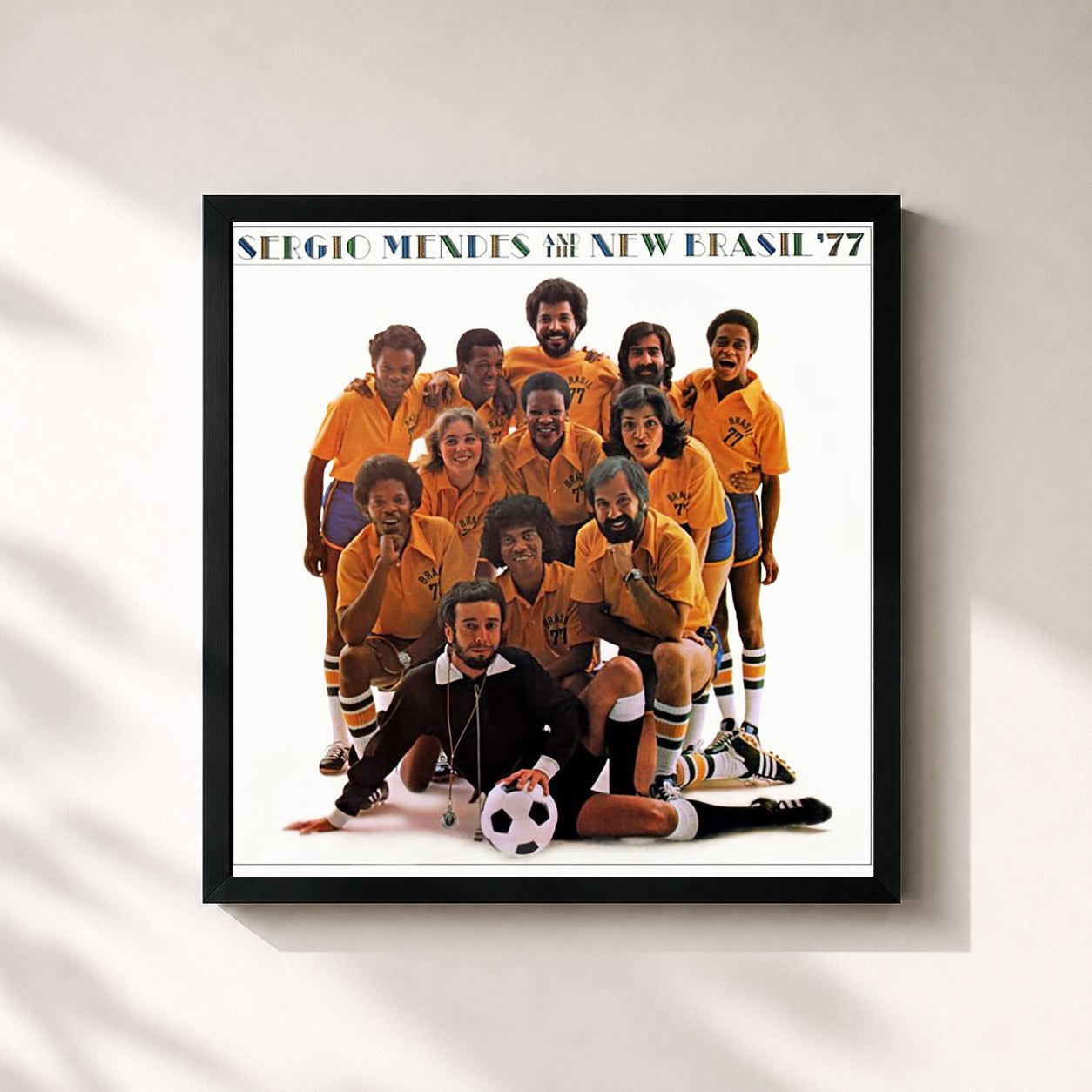 #noir Tableau carré de l'album Sérgio Mendes & The New Brazil '77 de Sergio Mendes, cadre noir 32x32 cm